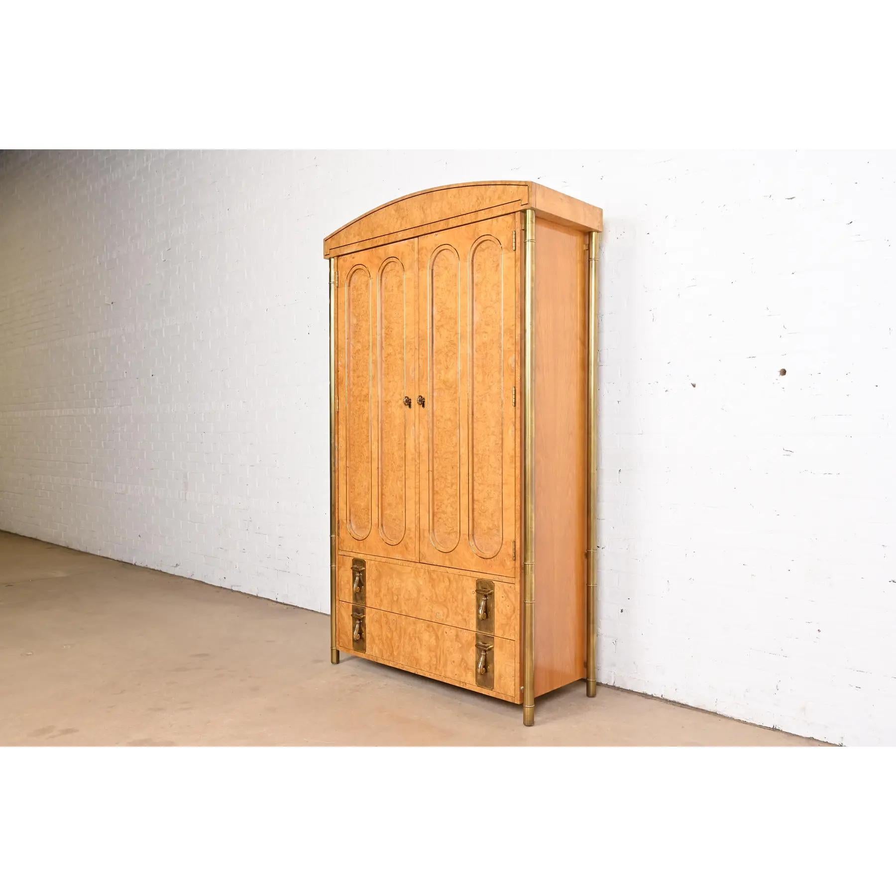 Americano William Doezema per Mastercraft Armoire Hollywood Regency moderno di metà secolo in vendita