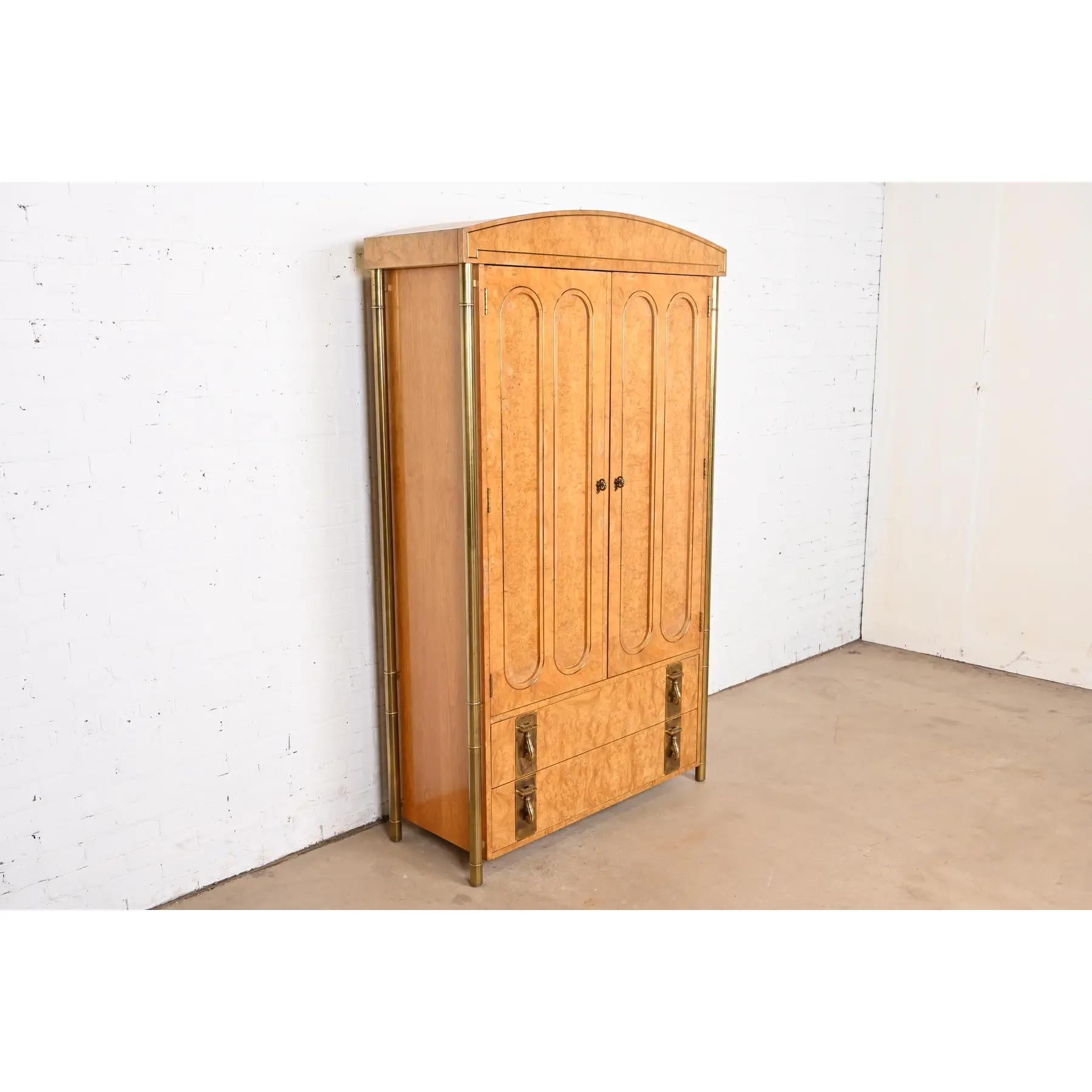 William Doezema per Mastercraft Armoire Hollywood Regency moderno di metà secolo In condizioni buone in vendita a South Bend, IN