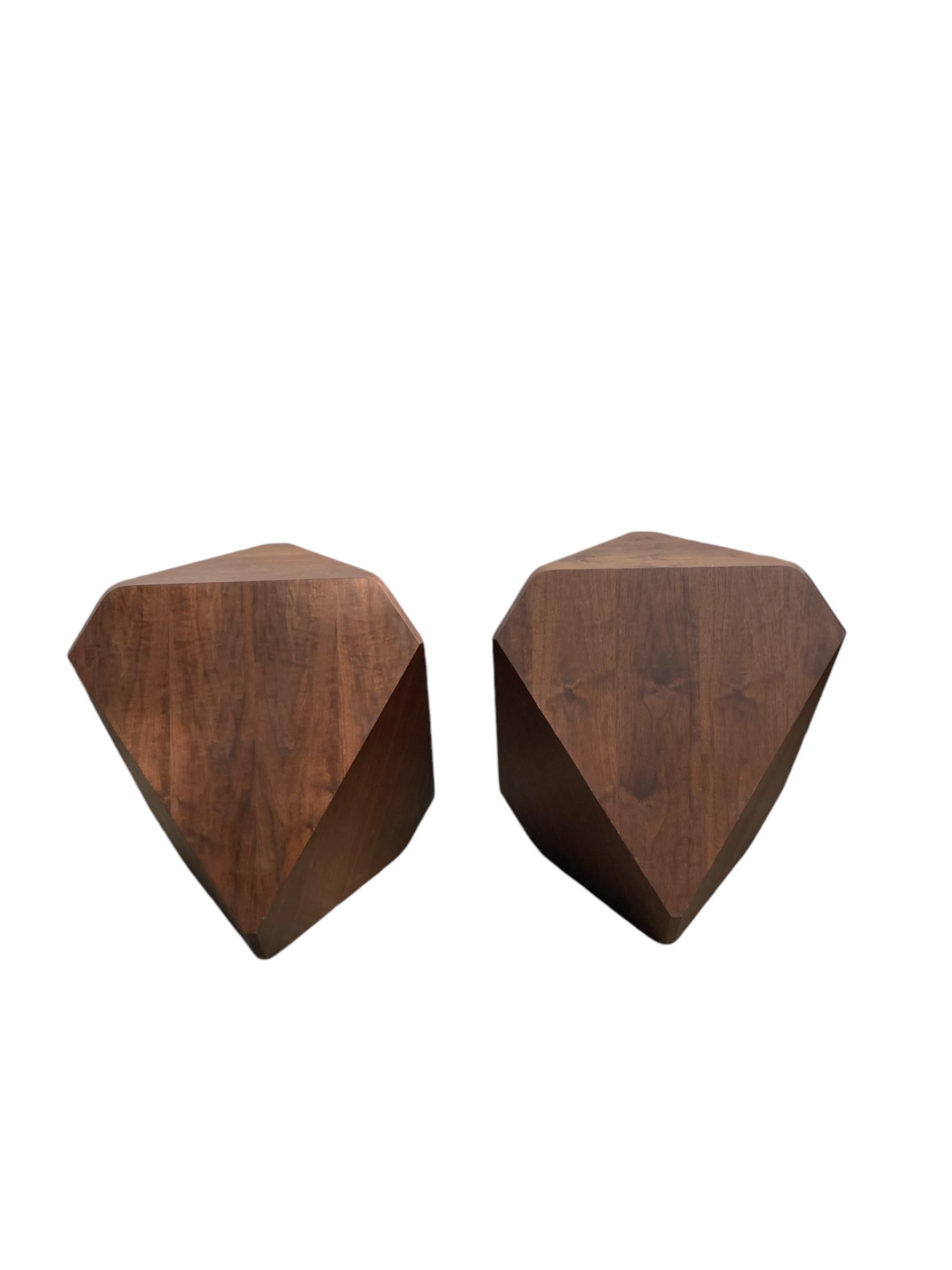 Minimaliste Table de salle à manger emblématique Hal de William Earle à deux piédestaux avec plateau ovale en verre en vente