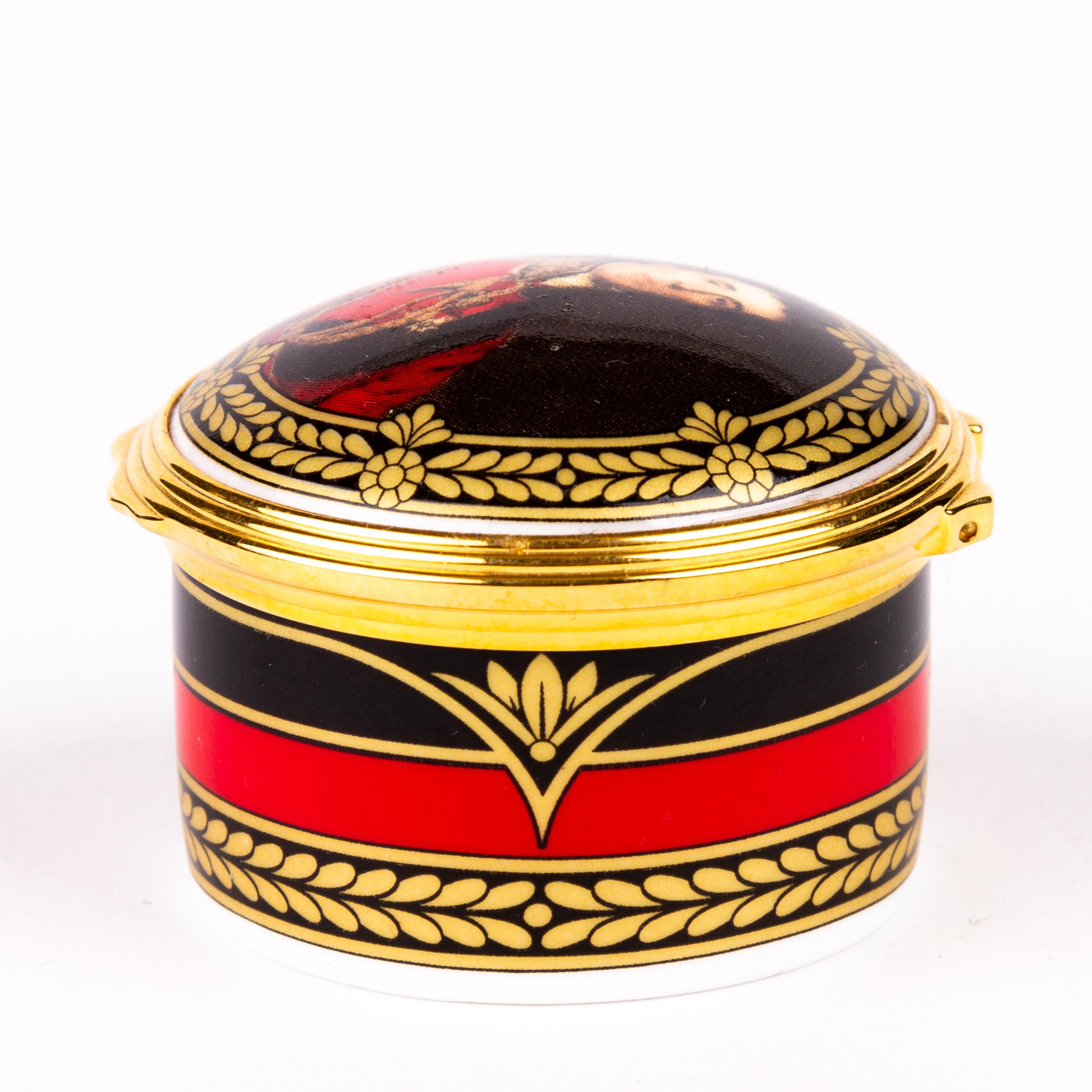 William Edwards Waterloo 24KT Gold Porcelain Pillbox   For Sale 1