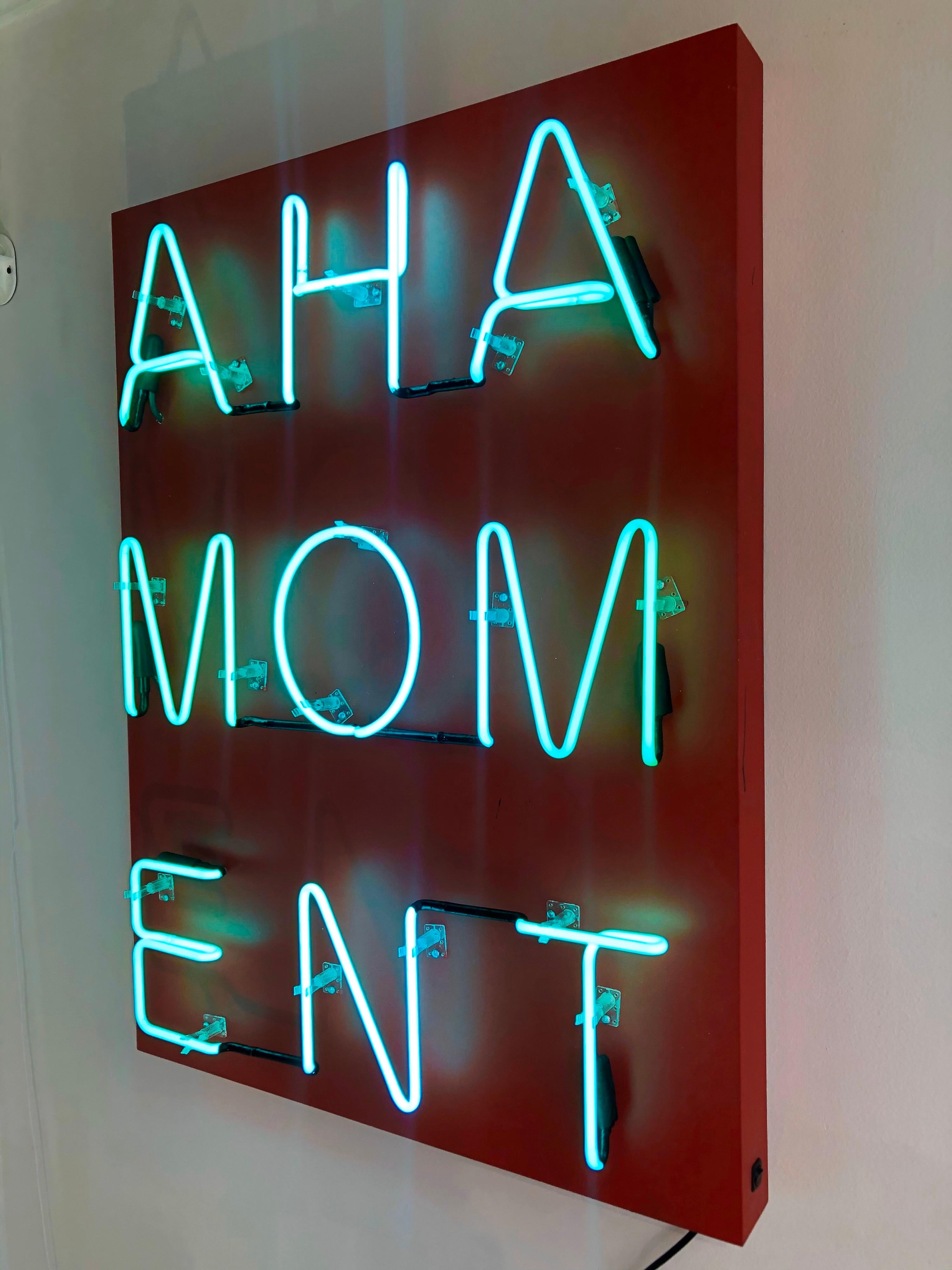 Acryl und Neon auf Tafel mit dem Titel: AHA MOMENT 2