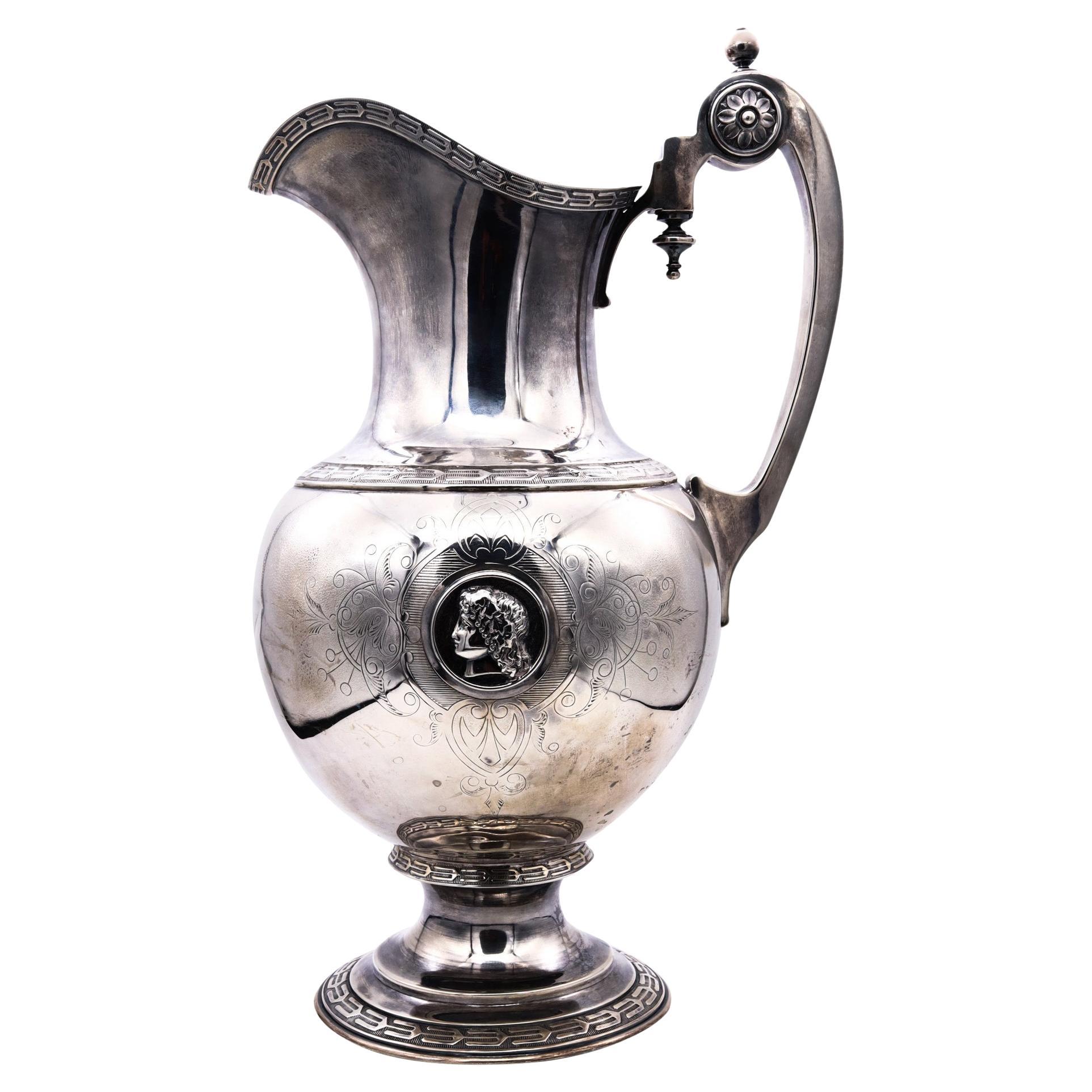 Pichet à vin en argent sterling avec médaillon étrusque de William Gale & Son, New York, 1856