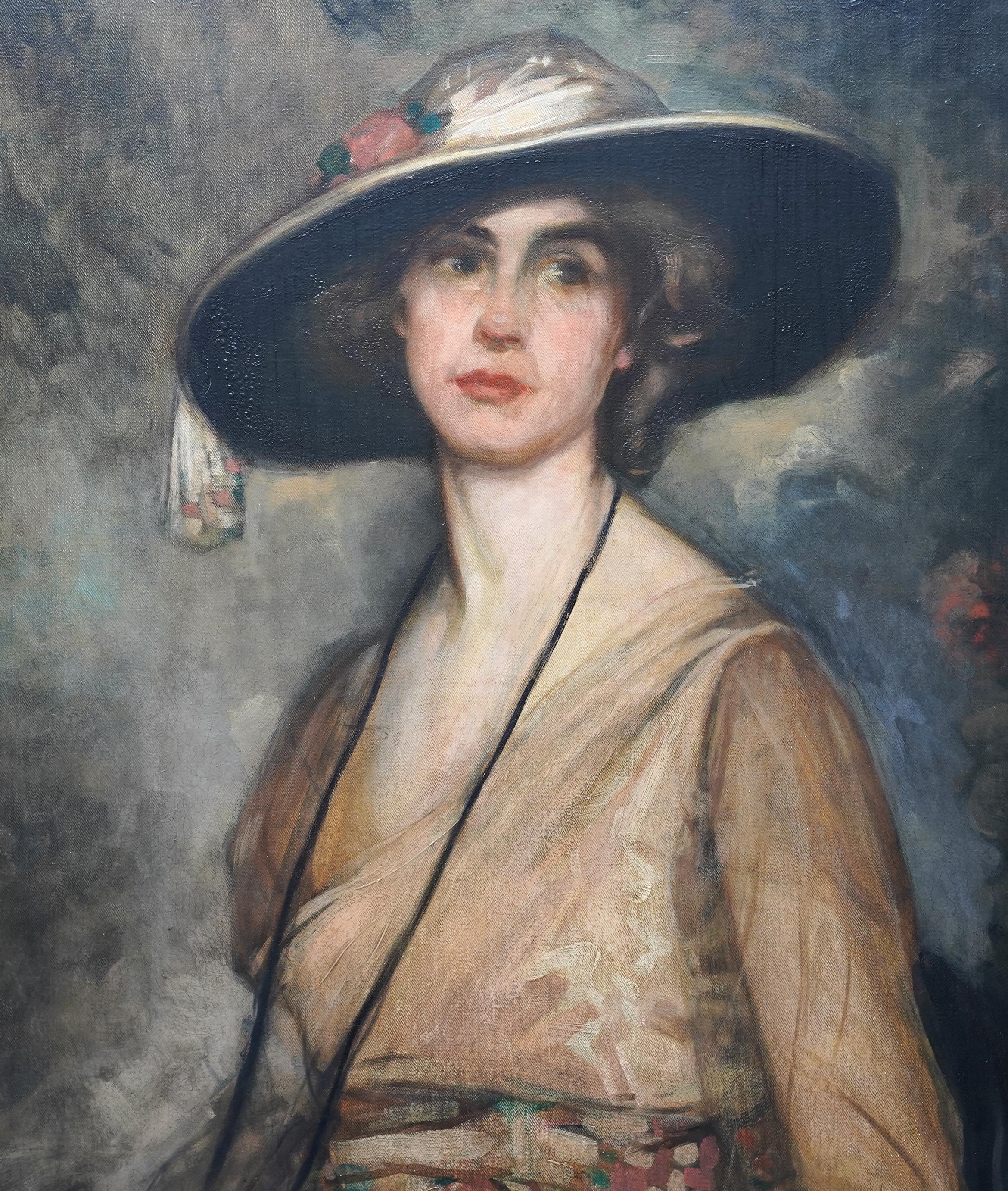Este precioso retrato al óleo impresionista eduardiano británico es obra del célebre artista William George Robb. Pintada hacia 1901, la modelo es Louisa Ann Inglis, esposa de Sir Charles Inglis (1851-1911), director general e ingeniero consultor