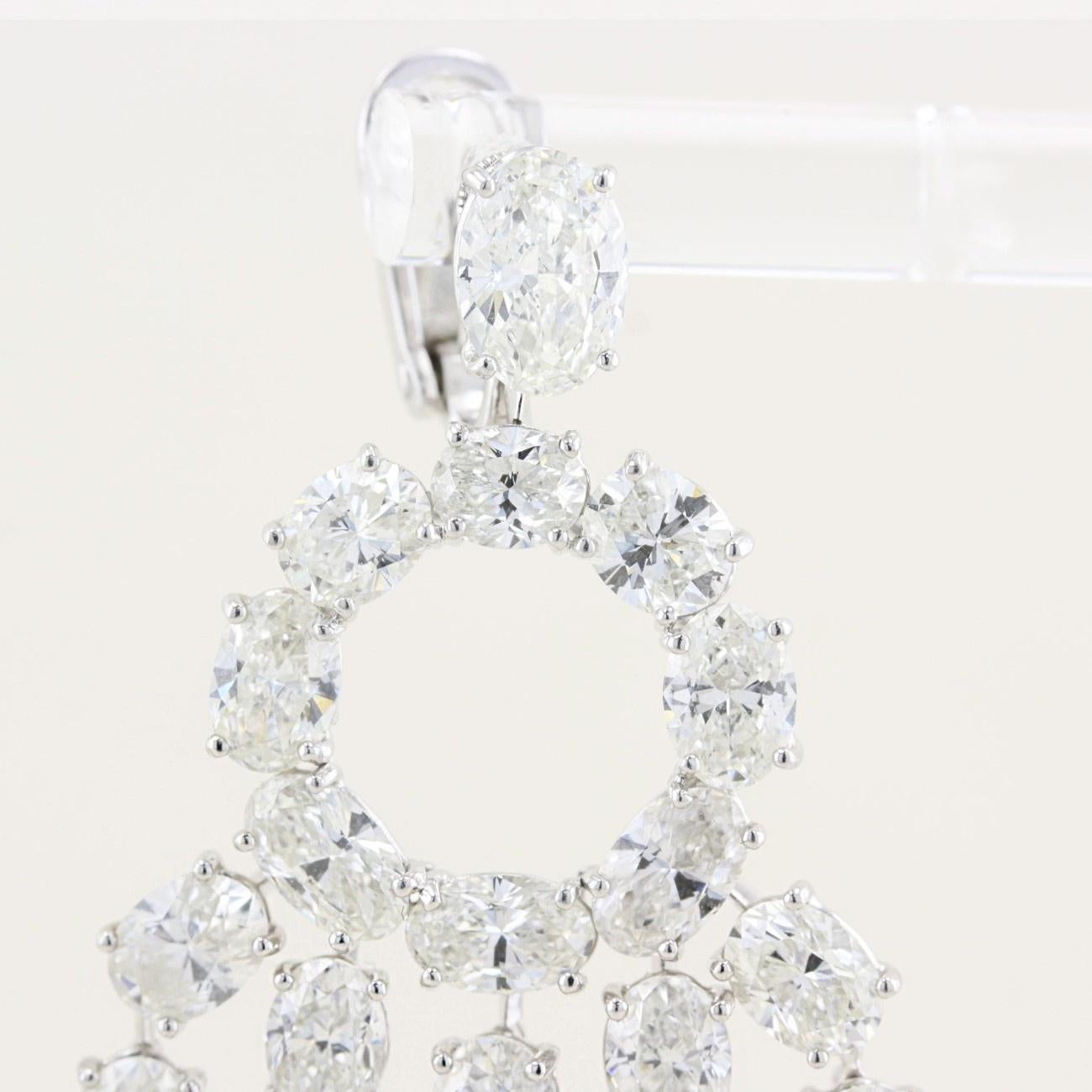 Boucles d'oreilles pendantes en diamant ovale 32ct William Goldberg Unisexe en vente