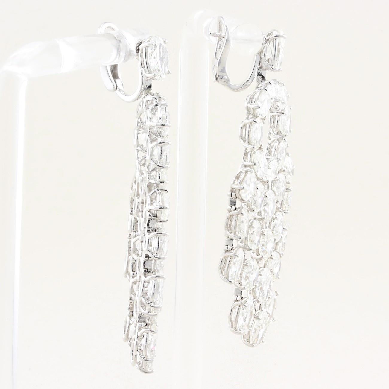 Boucles d'oreilles pendantes en diamant ovale 32ct William Goldberg en vente 2