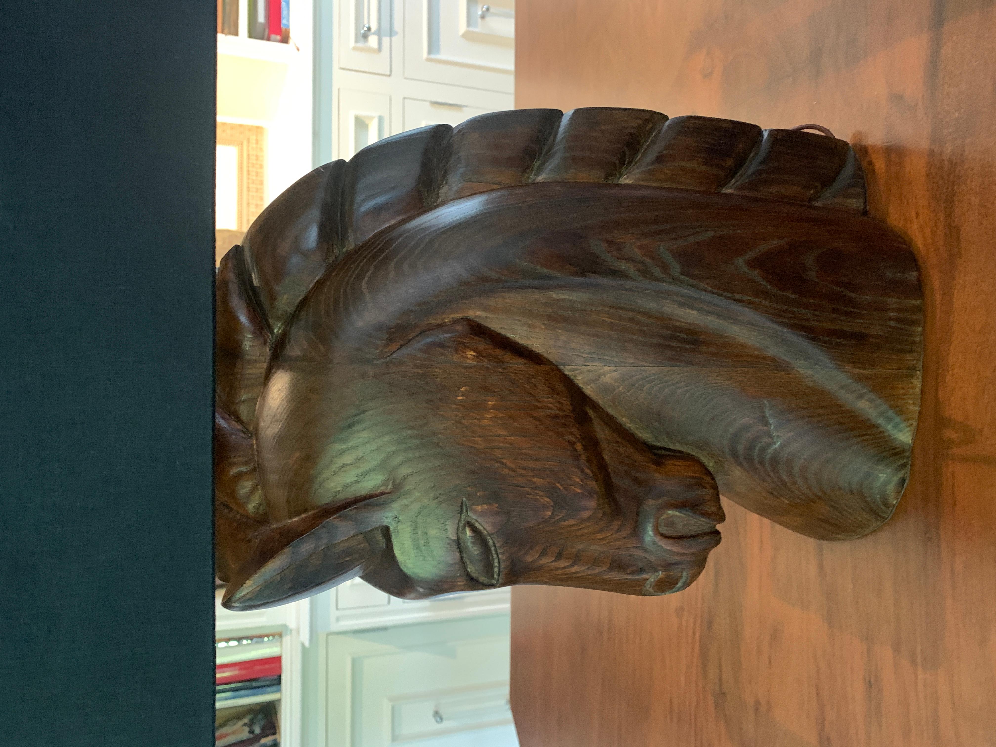 Lampes à tête de cheval en bois sculpté avec abat-jour  Bon état - En vente à Los Angeles, CA