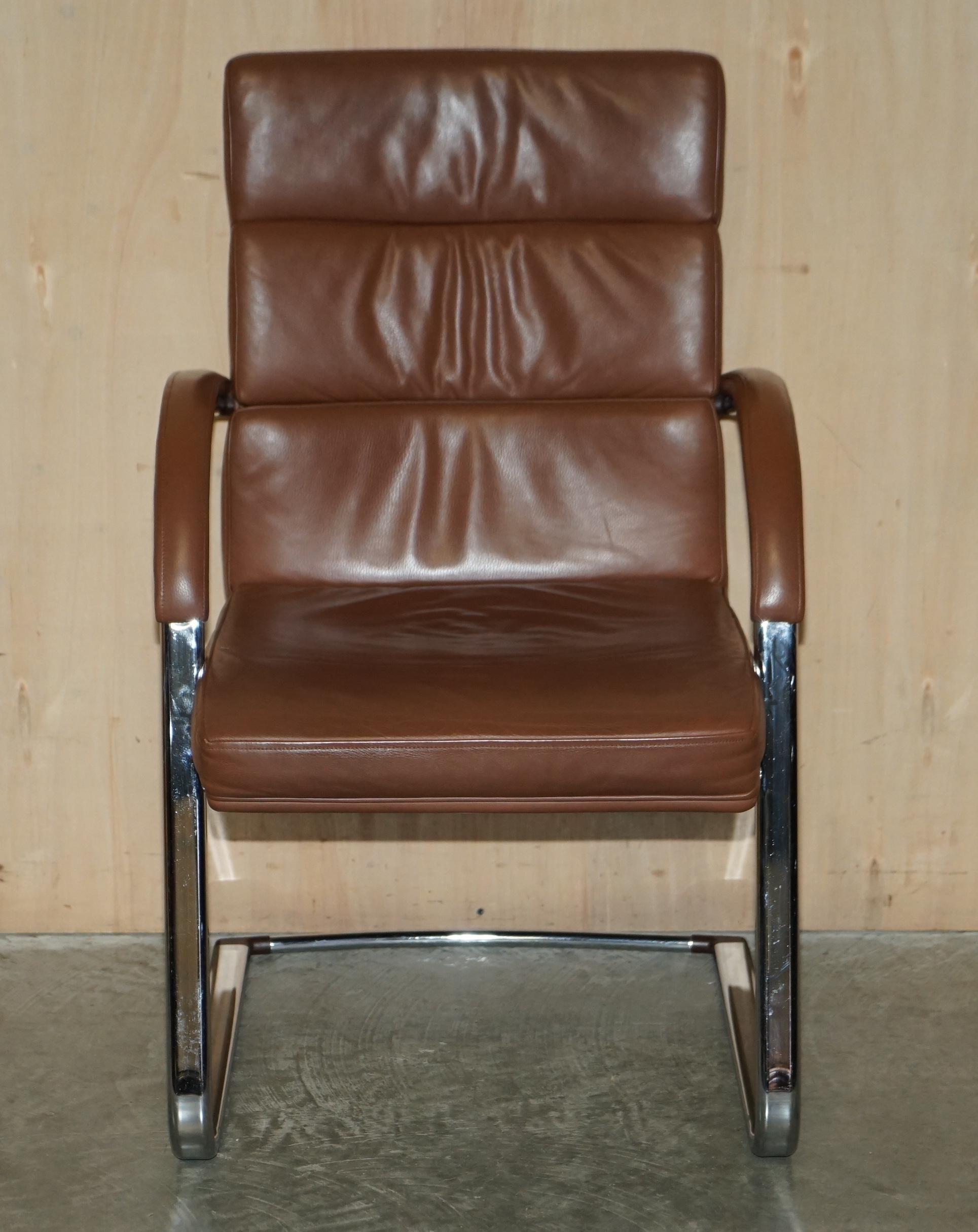 Wir freuen uns, 1 von 17 original William Hans Orion Bürostühlen aus braunem Leder zum Verkauf anbieten zu können RR £1299

Diese Stühle sind Teil einer luxuriösen Sitzungszimmer-Suite, die Stühle sind super und ich meine super bequem, man kann