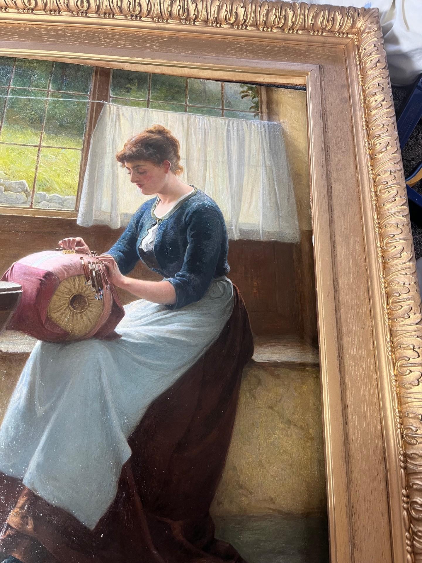 Viktorianisches figuratives Ölgemälde der jungen Lady Lacemaker in einem Hausinterieur, viktorianisch im Angebot 1
