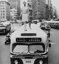 Arriba: Dovima y Jean Patchett, Madison Square, Nueva York, Harper's Bazaar