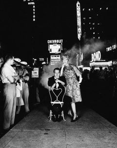 Vintage Paul Newman and Joanne Woodward in Times Square