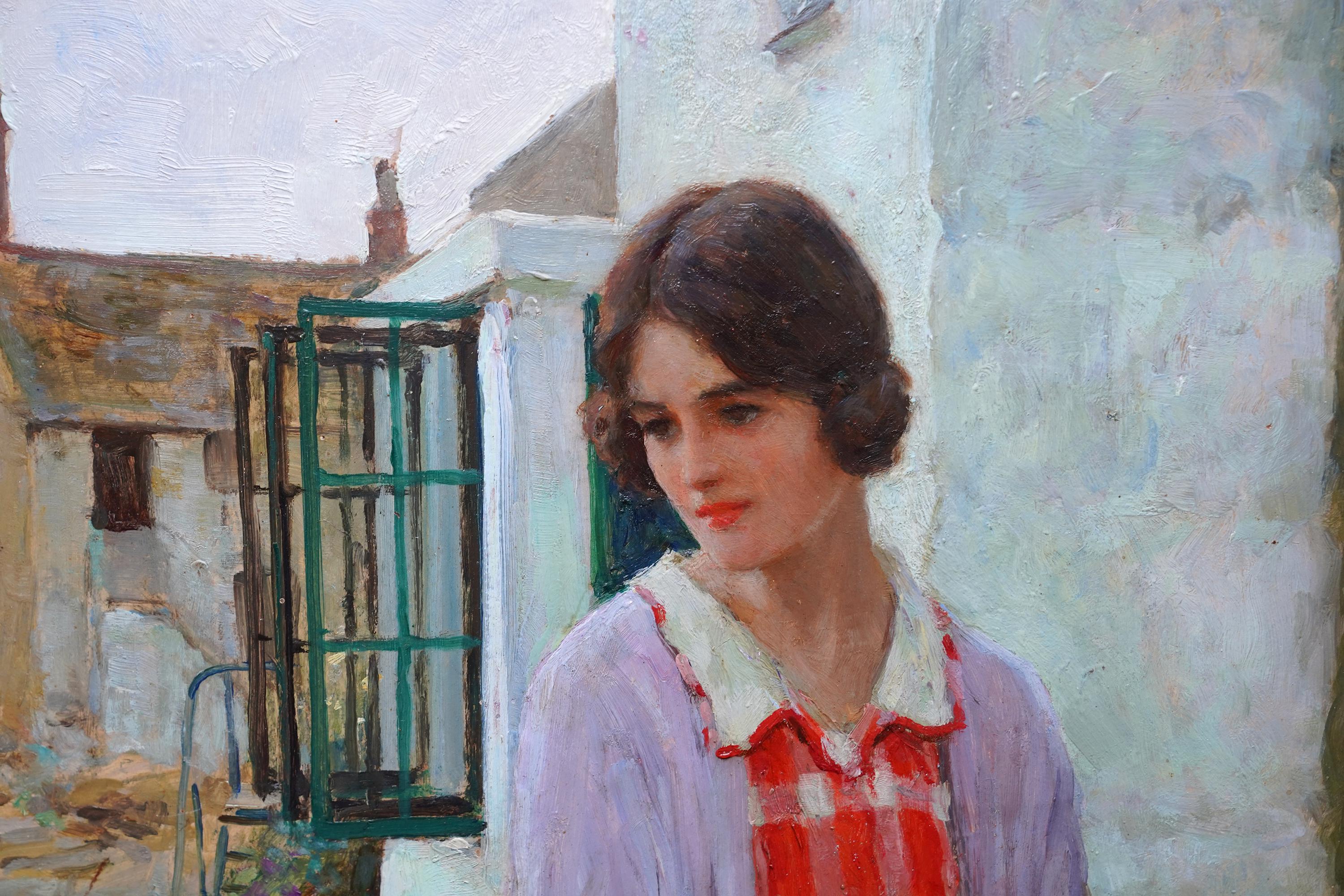Ce charmant portrait à l'huile britannique de l'époque édouardienne est l'œuvre du célèbre artiste William Henry Margetson. Il était connu pour ses portraits esthétiques en pied de femmes, souvent coiffées de chapeaux, dans un intérieur, peut-être