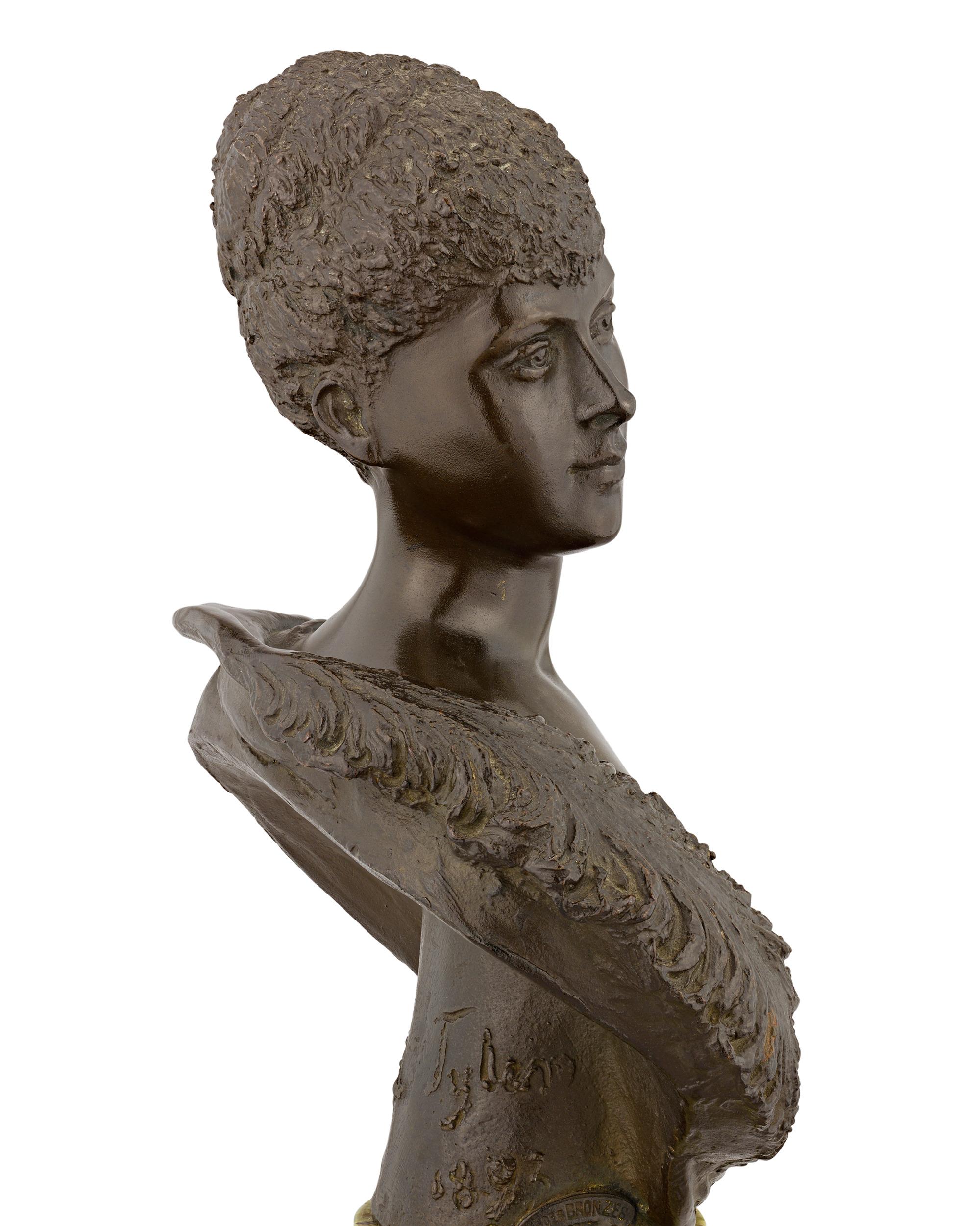 Pair of Bronze Busts of Queen Mary by William Henry Tyler For Sale 2