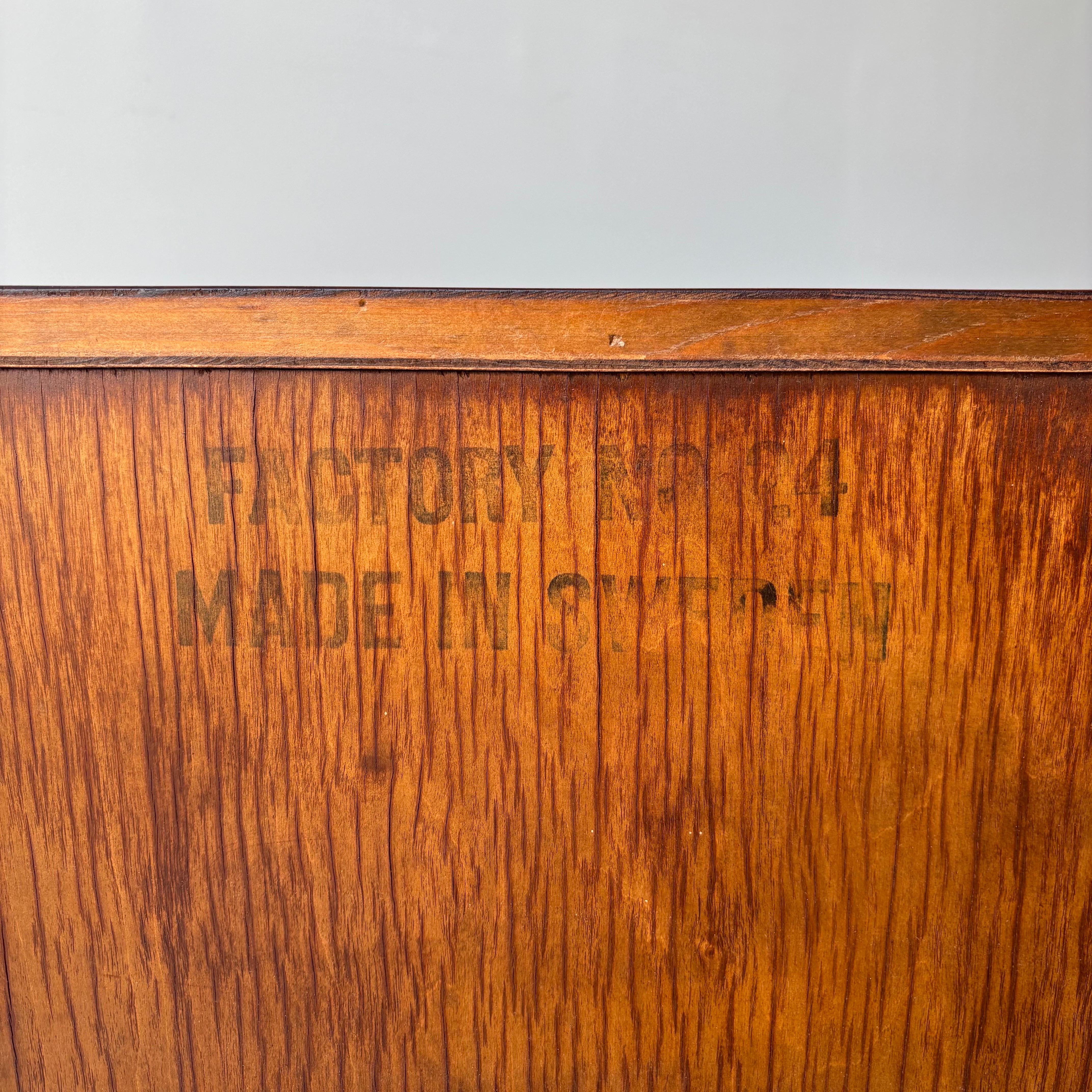 Paire de tables de nuit 