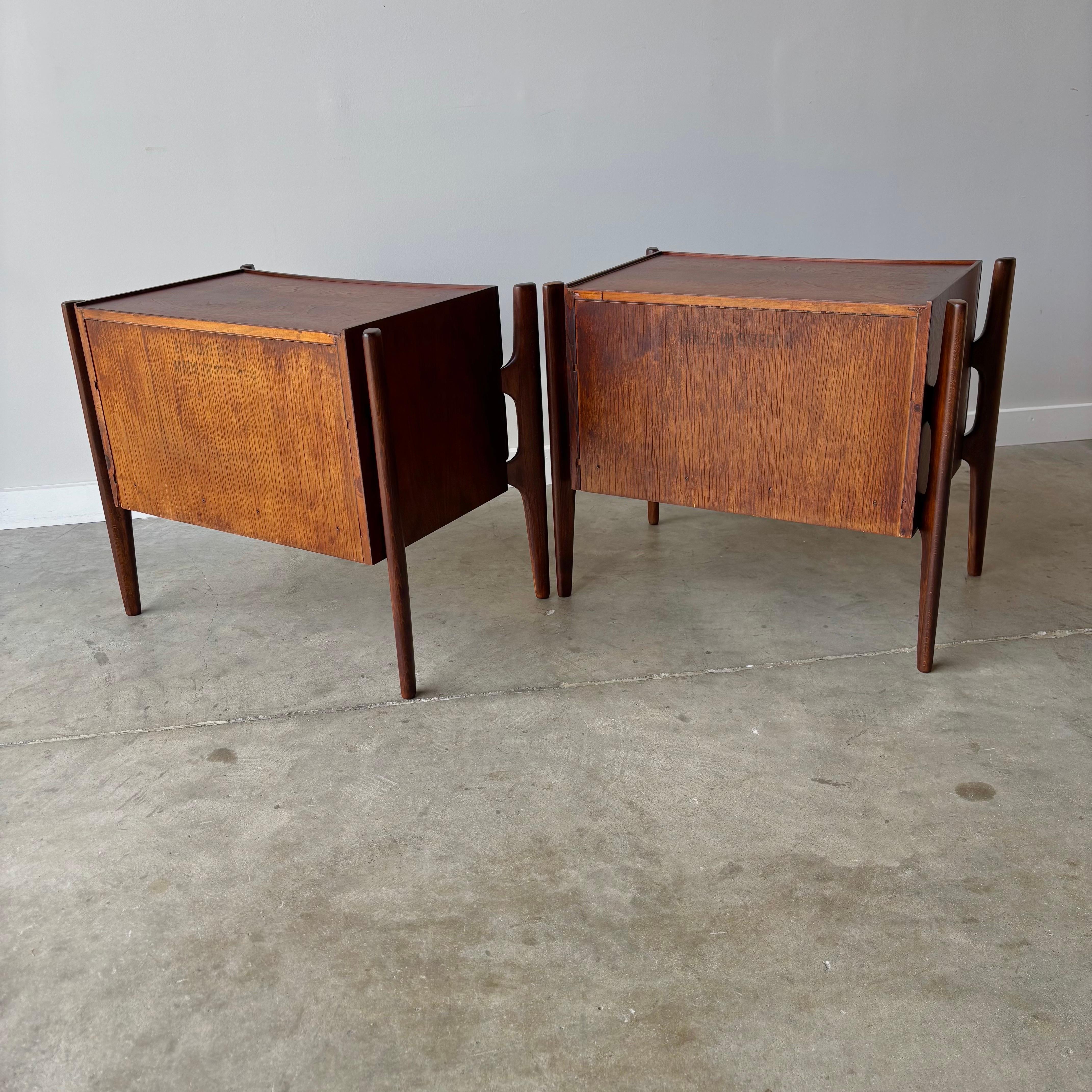 Noyer Paire de tables de nuit 