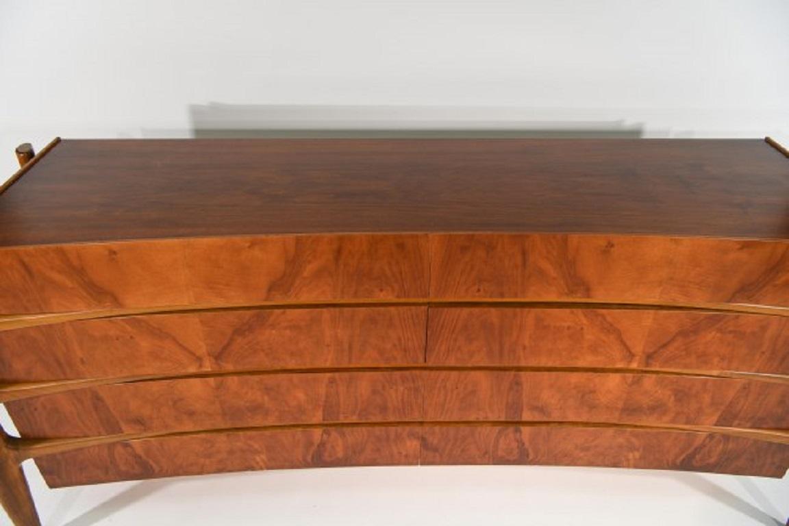 William Hinn walnut sculptural dresser. Dresser made in Sweden, with eight pullout or pull-out drawers.
 