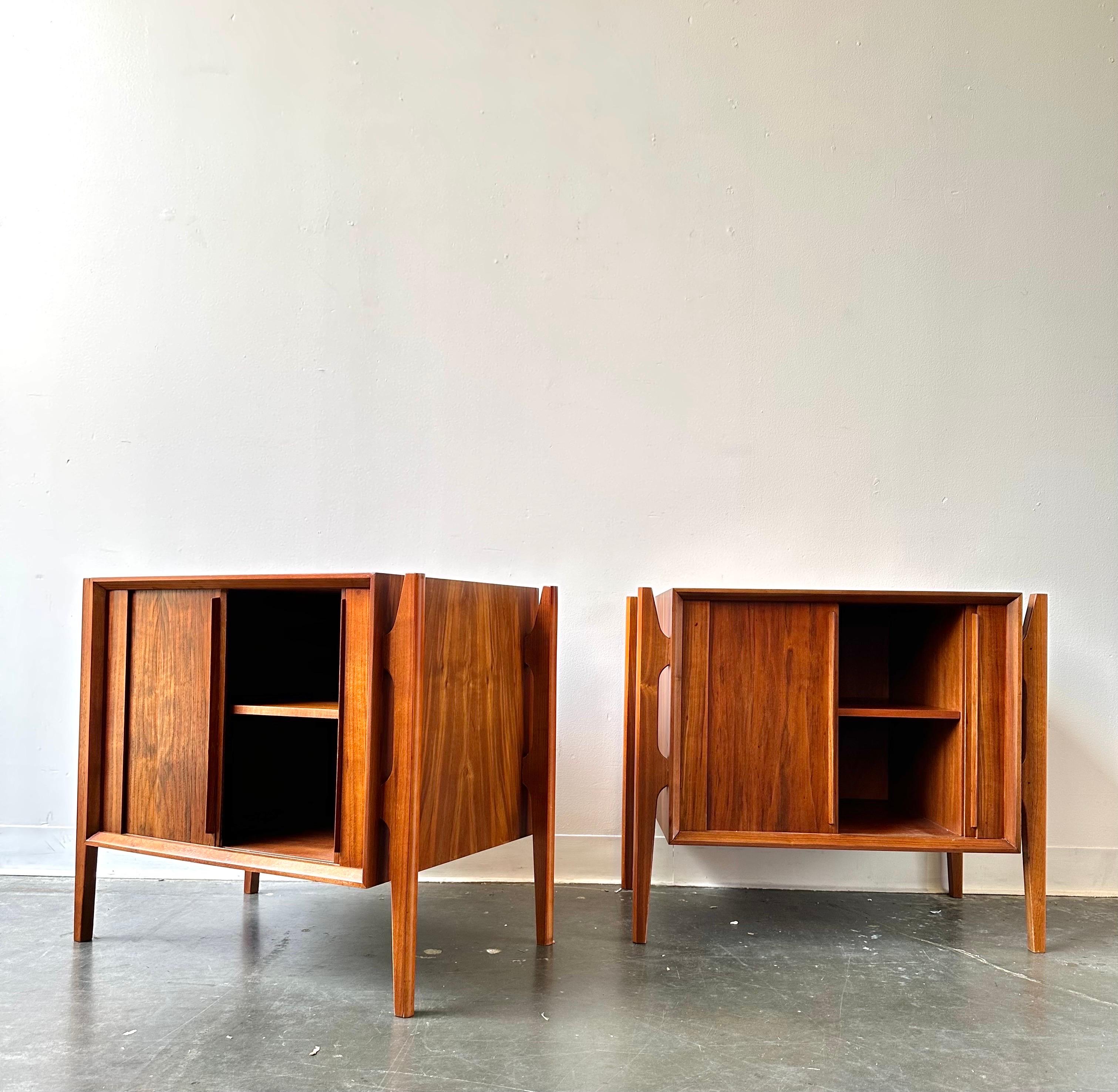 Exoskeleton nightstands after William Hinn for Urban Furniture Co that have been attributed to Jorgen Clausen.

This absolute collectors set has been professionally restored and are ready to be enjoyed

Authentic Mid Century MCM in Walnut with teak