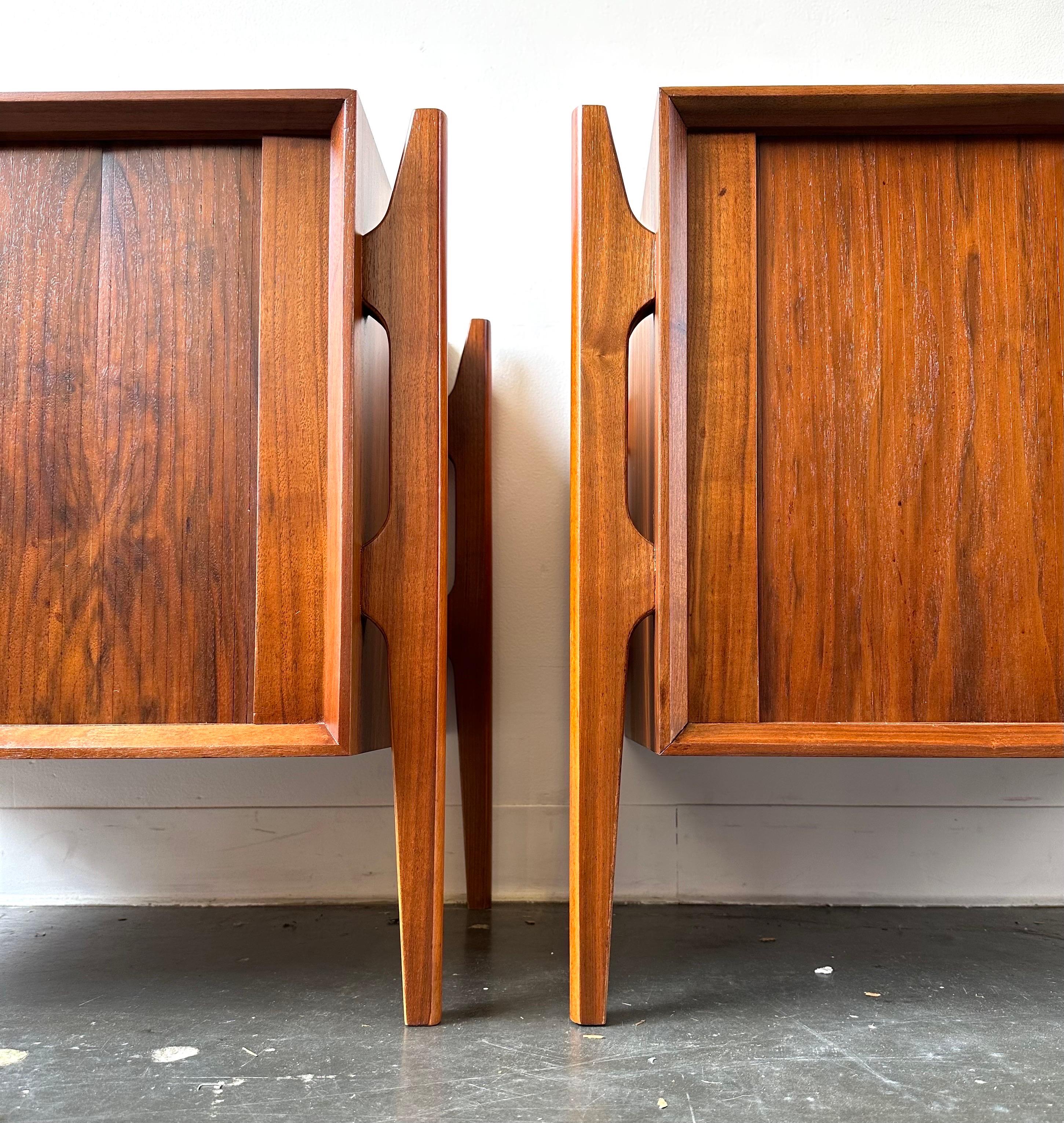William Hinn style exoskeleton nightstands by Jorgen Clausen - set of 2 - MCM In Good Condition For Sale In Sayreville, NJ