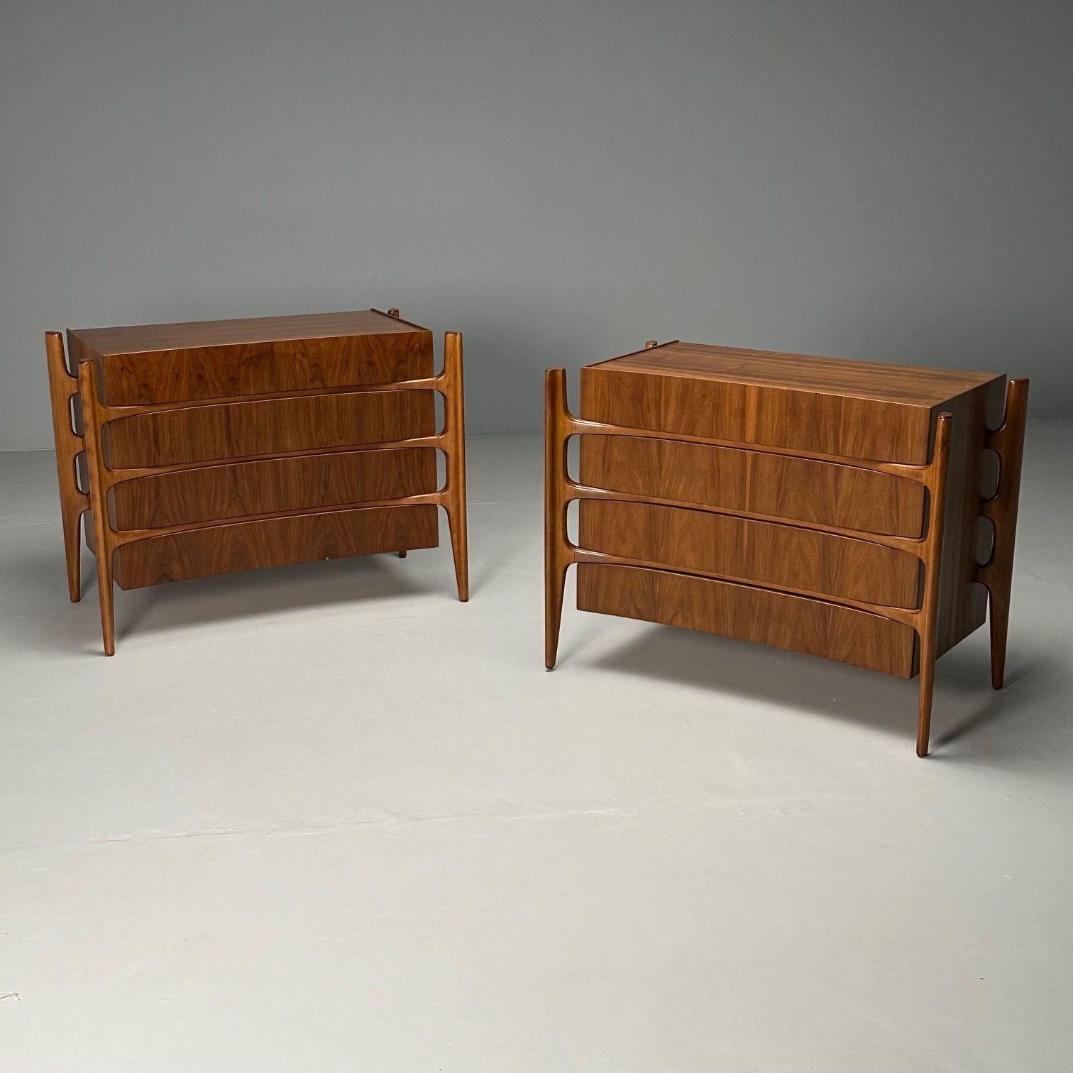 William Hinn, Schwedische Mid-Century Modern-Kommoden, Skulpturale Kommoden, Nussbaum, 1970er Jahre im Zustand „Gut“ im Angebot in Manhasset, NY