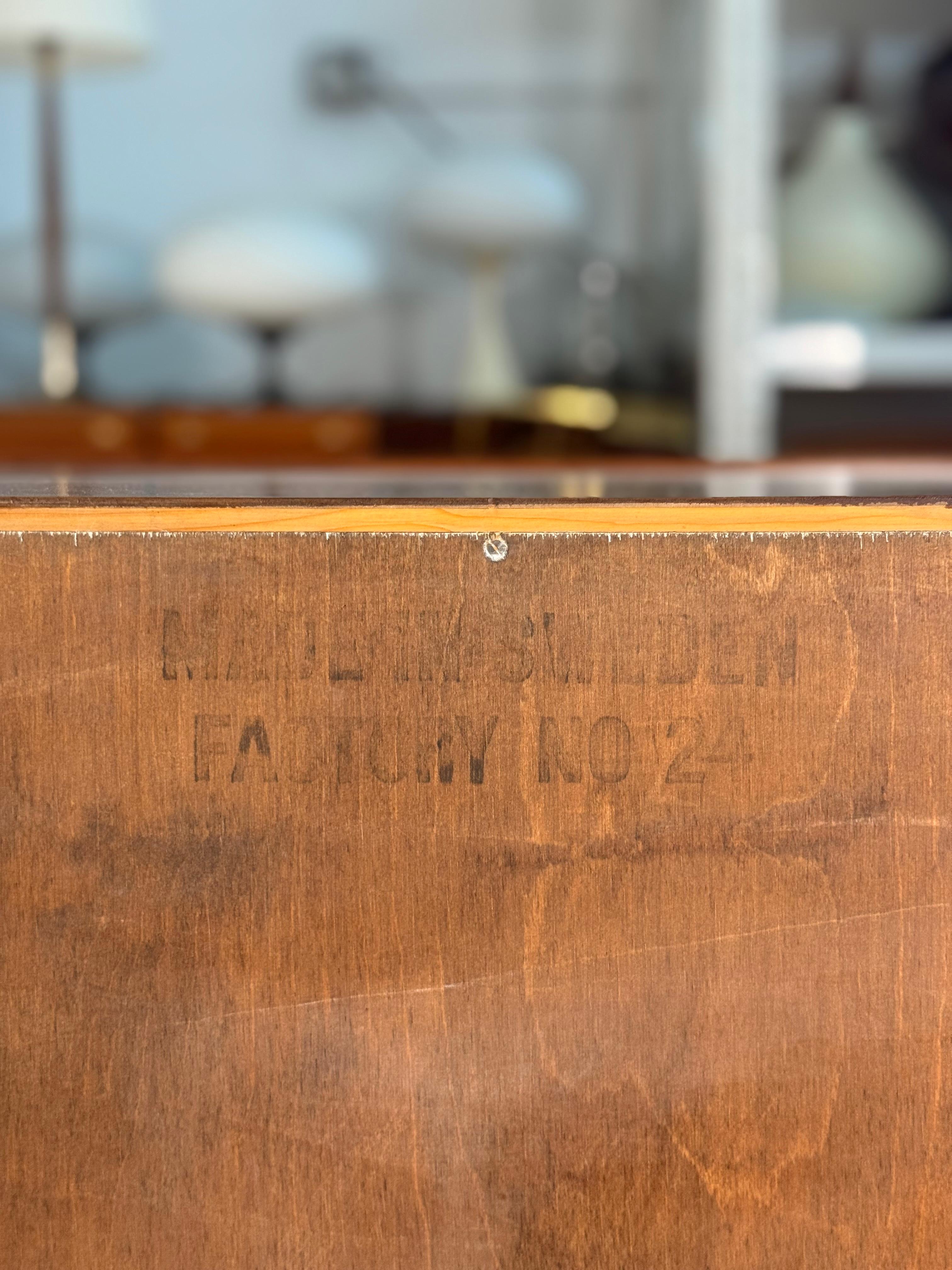 Comò in noce William Hinn di The Swedish Furniture Guild In condizioni buone in vendita a San Diego, CA