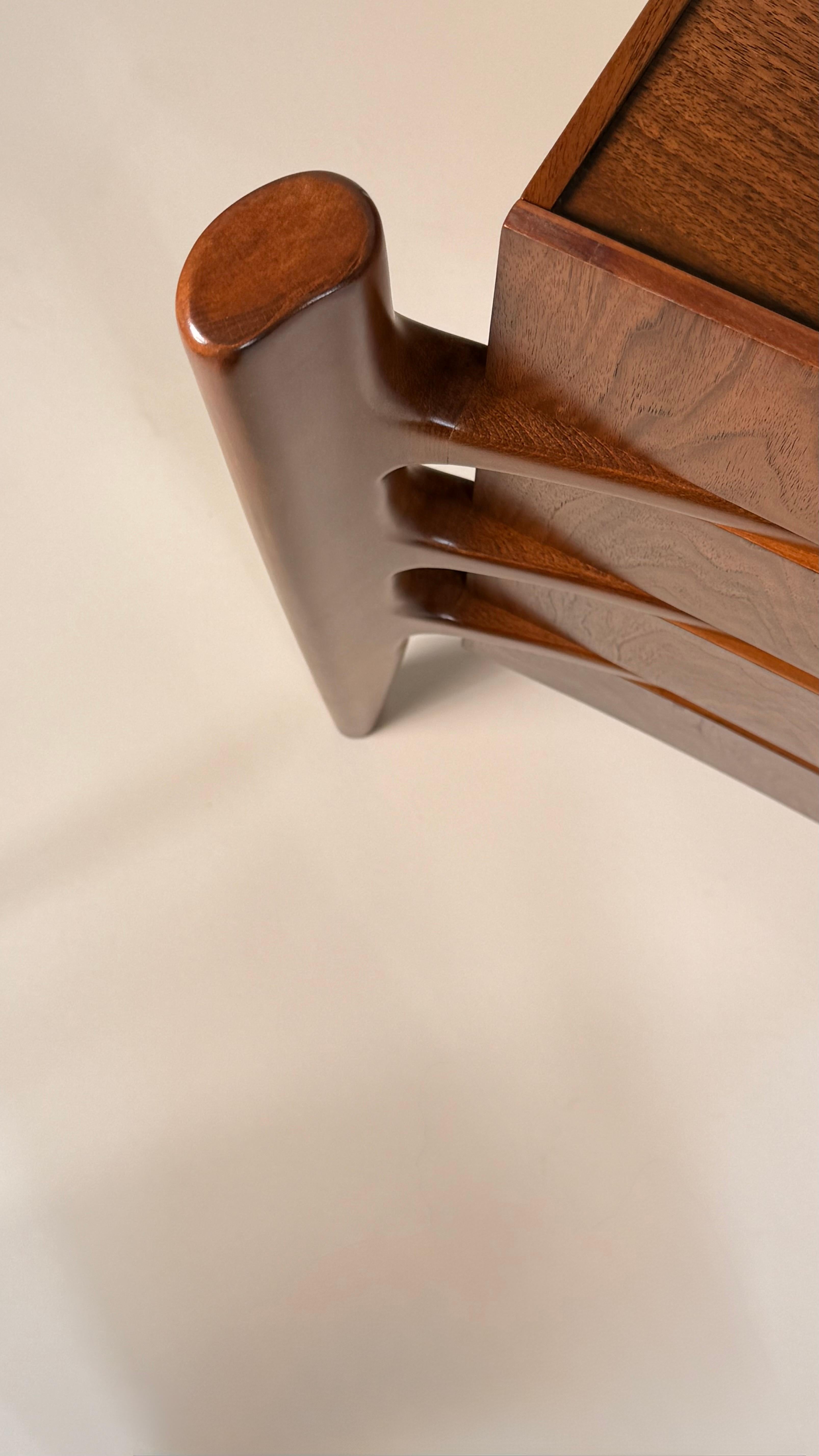 Comò in noce William Hinn di The Swedish Furniture Guild in vendita 1