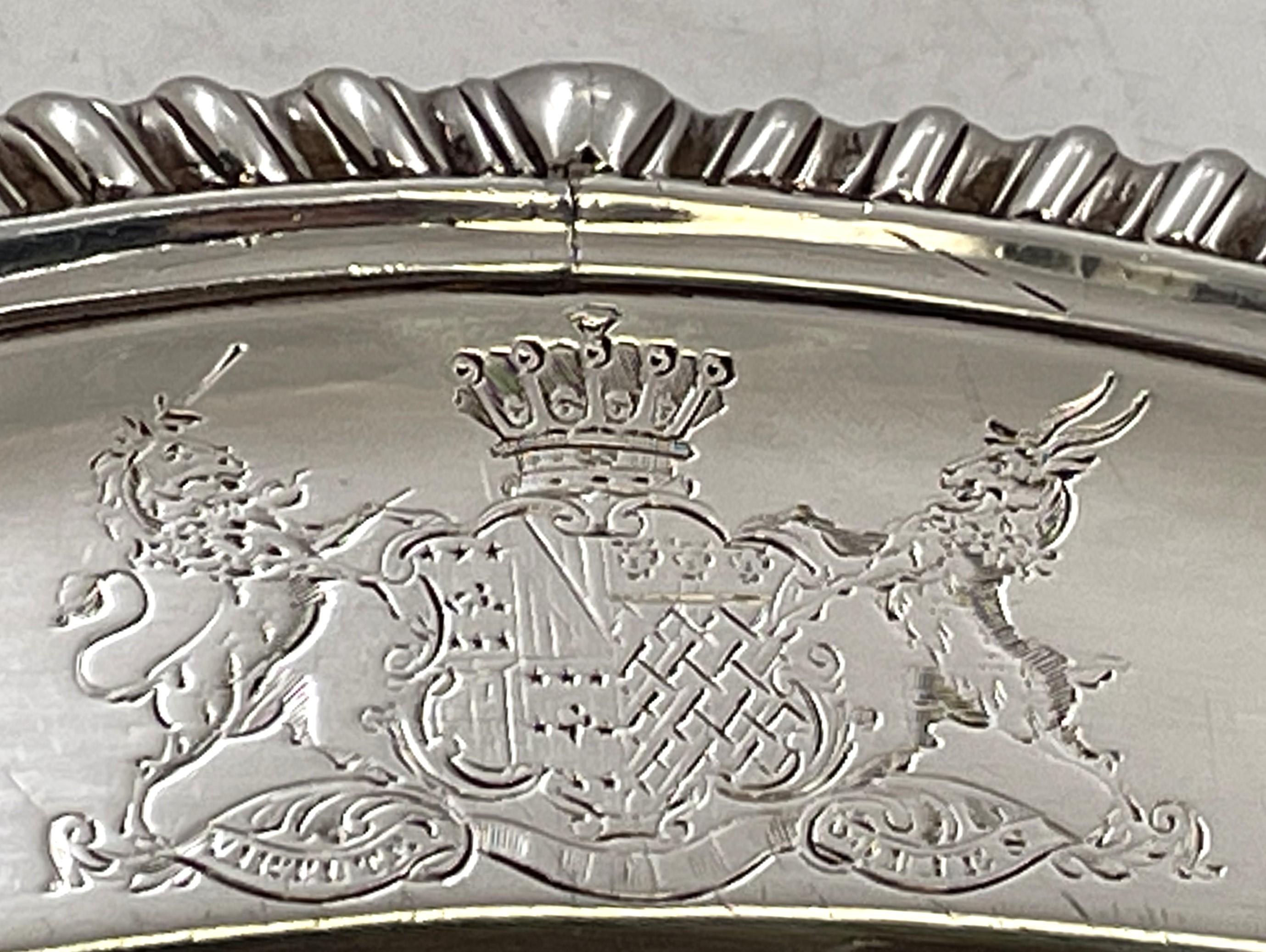 Fine XVIII secolo William Holmes, piatto georgiano in argento sterling del 1785 con stemma di JPMorgan in vendita