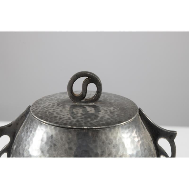 William Hutton and Sons for Liberty and Co. Hand hammered pewter biscuit barrel For Sale 1