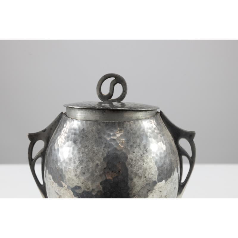 William Hutton and Sons for Liberty and Co. Hand hammered pewter biscuit barrel For Sale 2