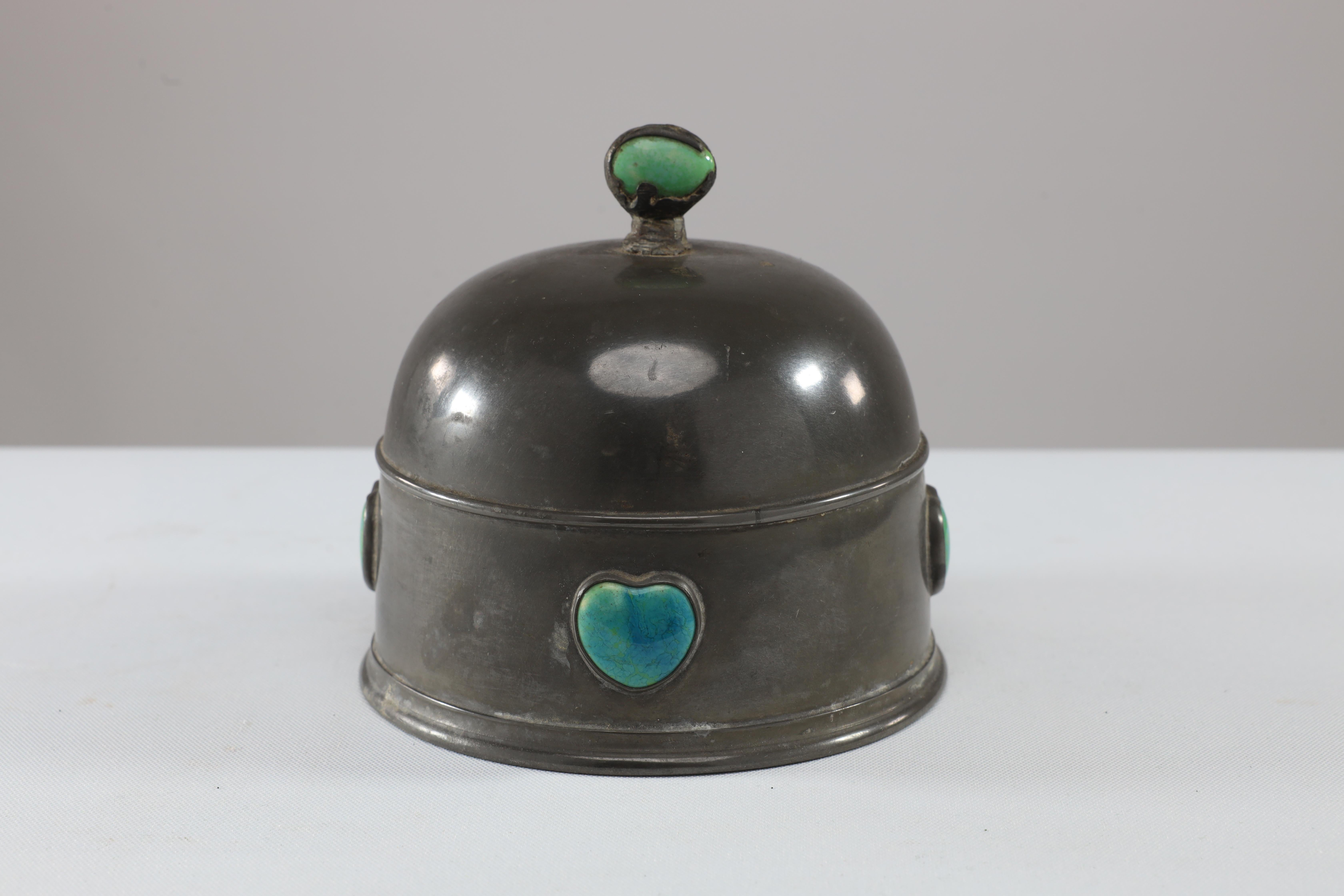 William Hutton probably for Liberty & Co A pewter muffin cover with Ruskin jewel In Good Condition For Sale In London, GB