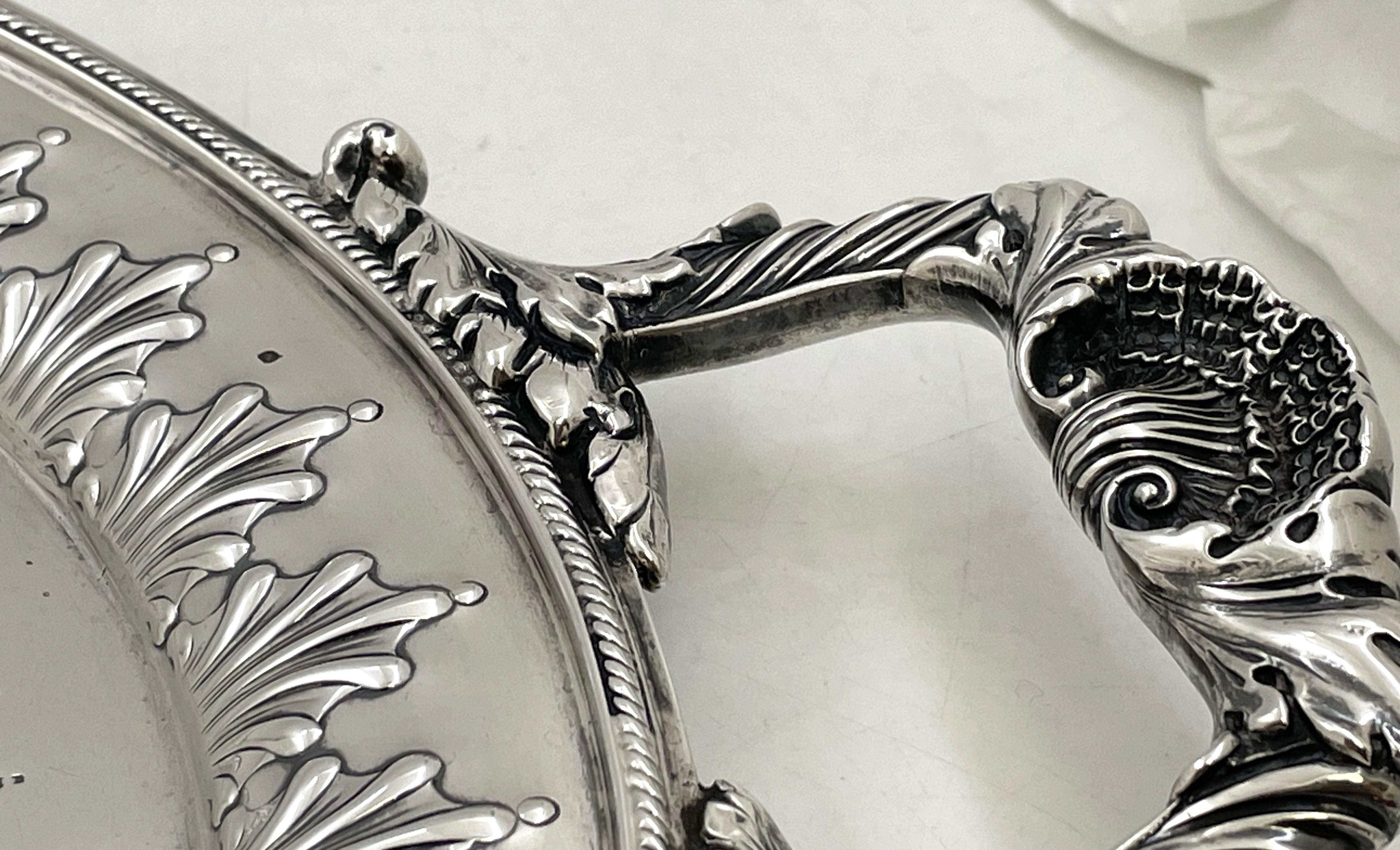 William Hutton & Sons Bandeja victoriana de dos asas de plata de ley inglesa de 1897 Fines del siglo XIX en venta