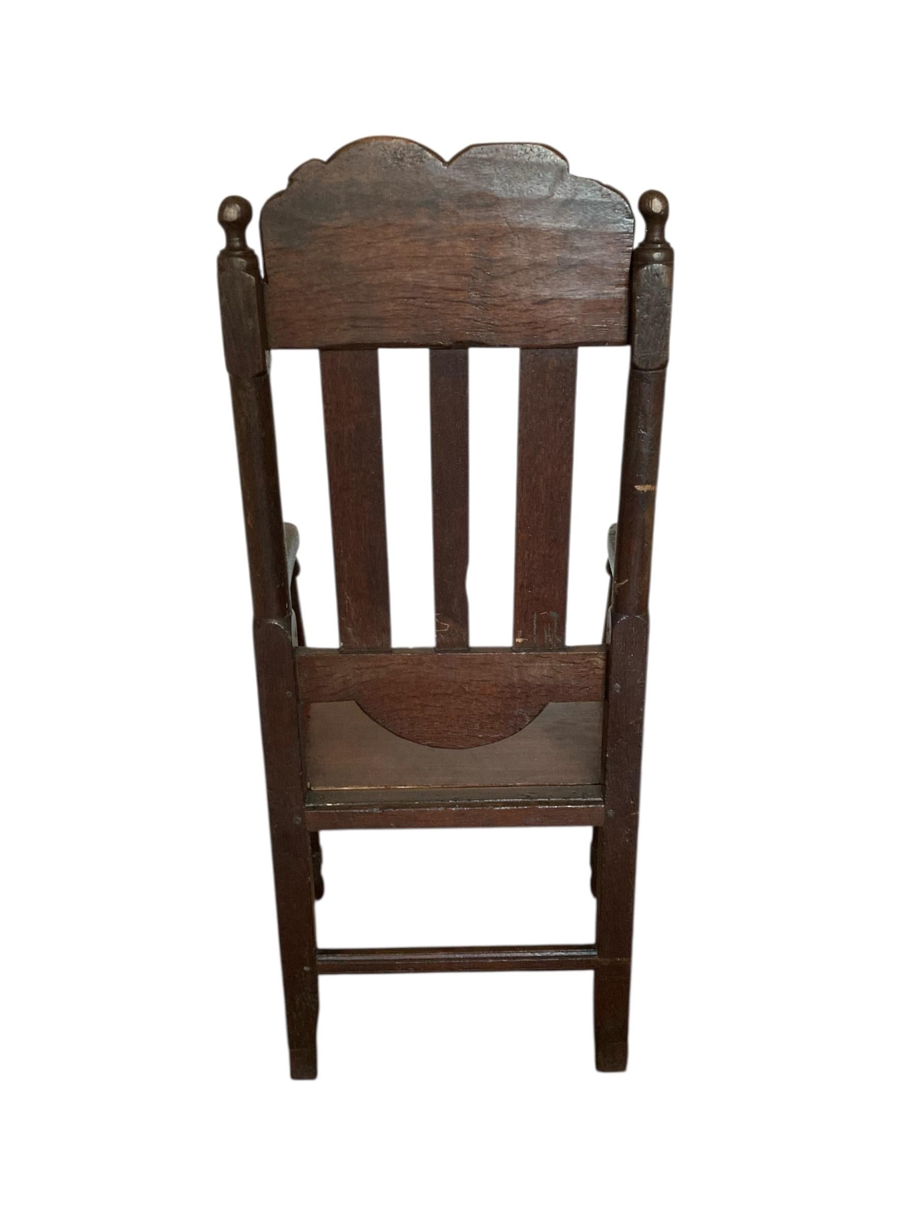 William III 17. Jahrhundert Eiche Hall Stuhl Circa 1650. (Eichenholz) im Angebot