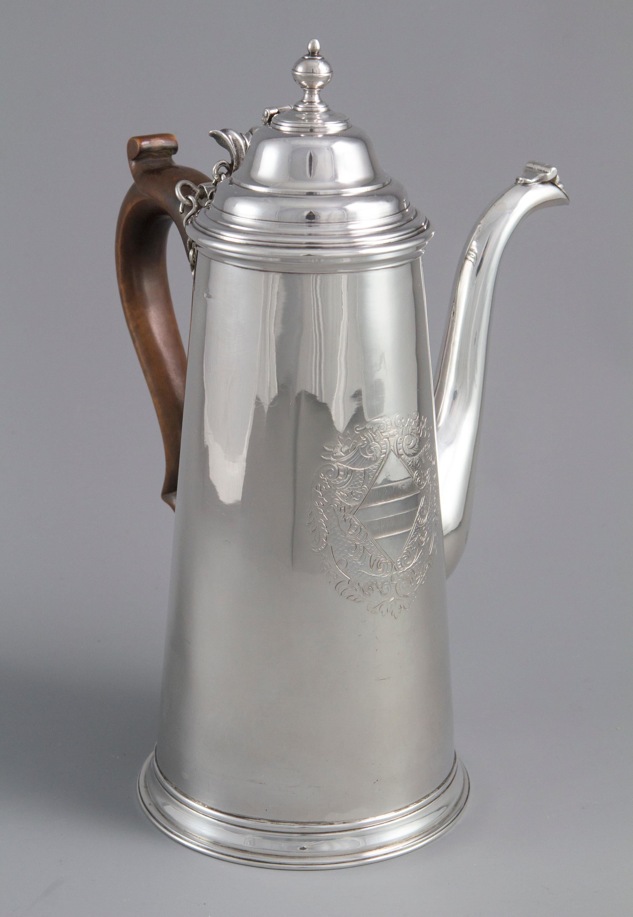 William III Britannia Silver Chocolate Pot, London, 1698 In Good Condition In Cornwall, GB
