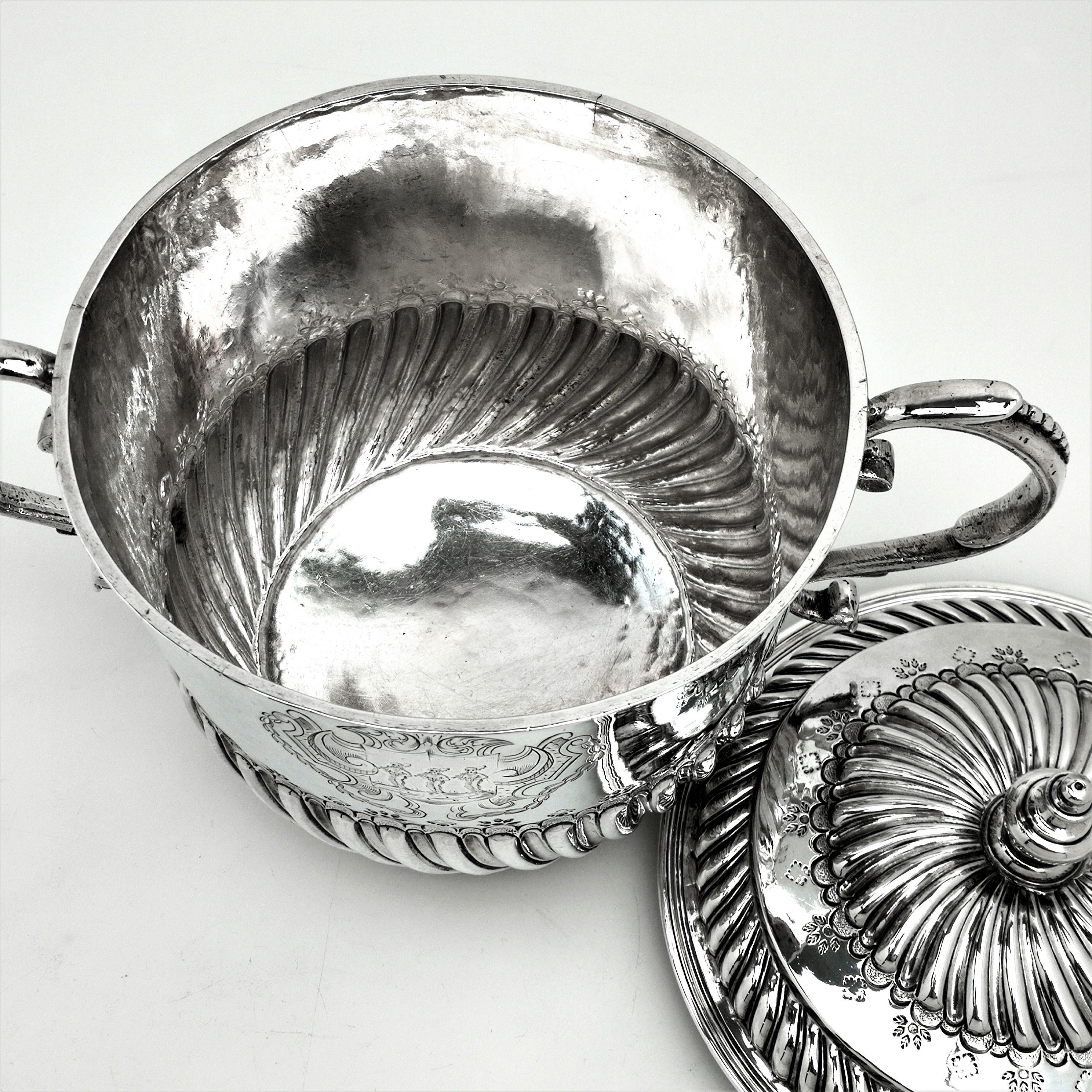 William III. Sterlingsilber Porringer und Deckel / Tasse und Deckel 1695, 17. Jahrhundert im Angebot 1