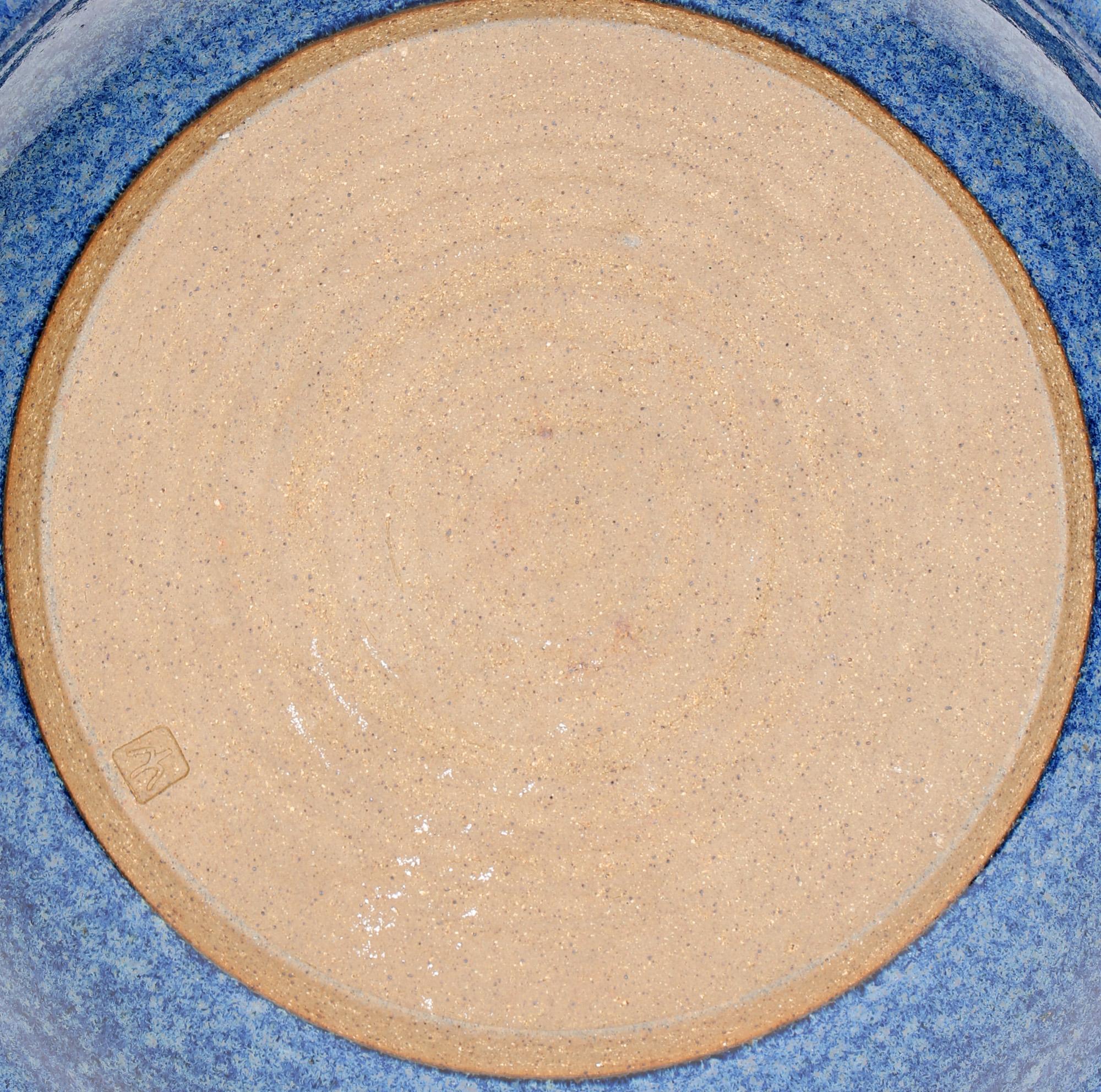 William Illsley 'Britannico, nato nel 1948' Studio Pottery Ciotola smaltata in blu con serpente in vendita 1
