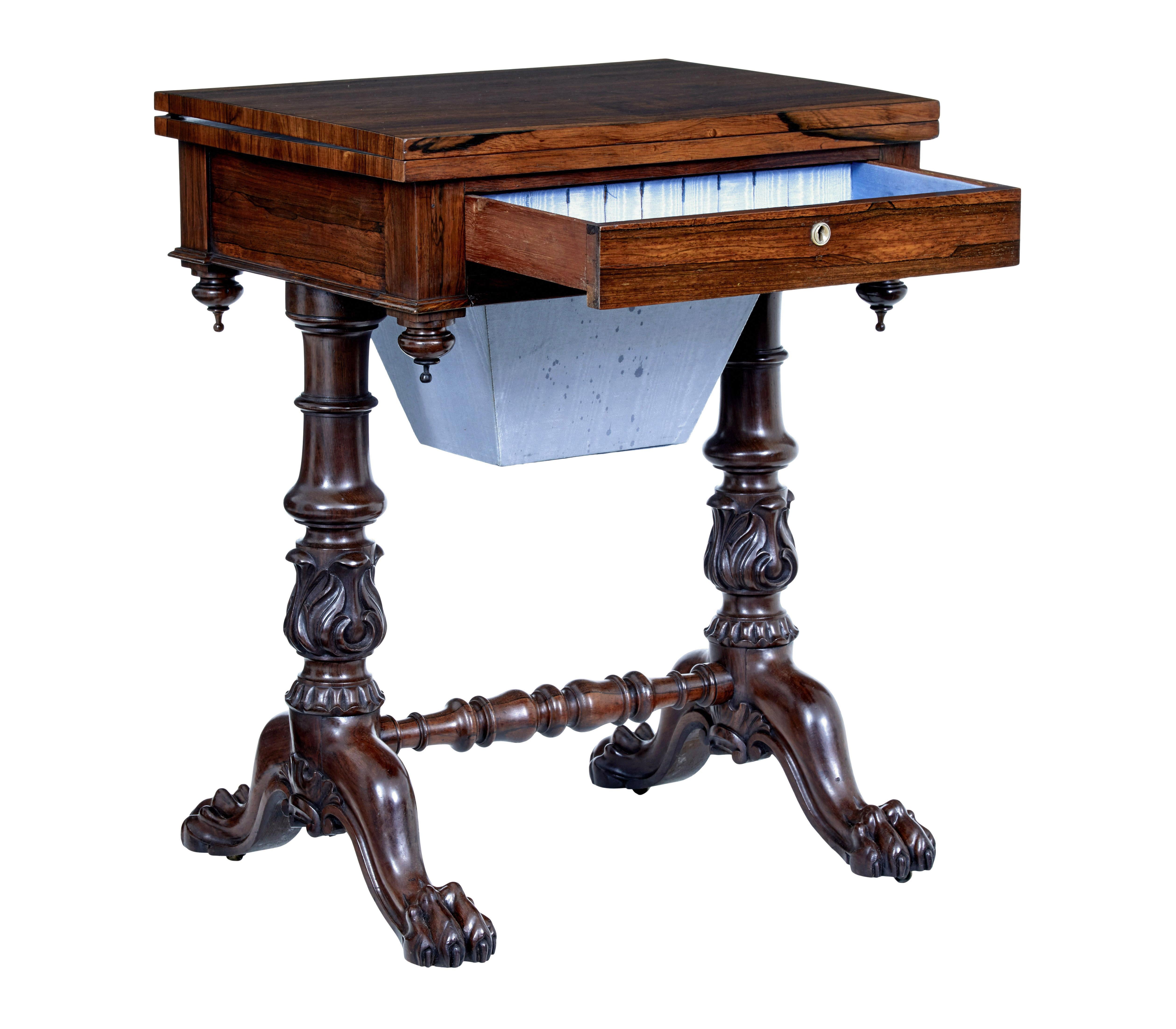 Sculpté Table d'appoint à abattant du XIXe siècle de William IV en vente
