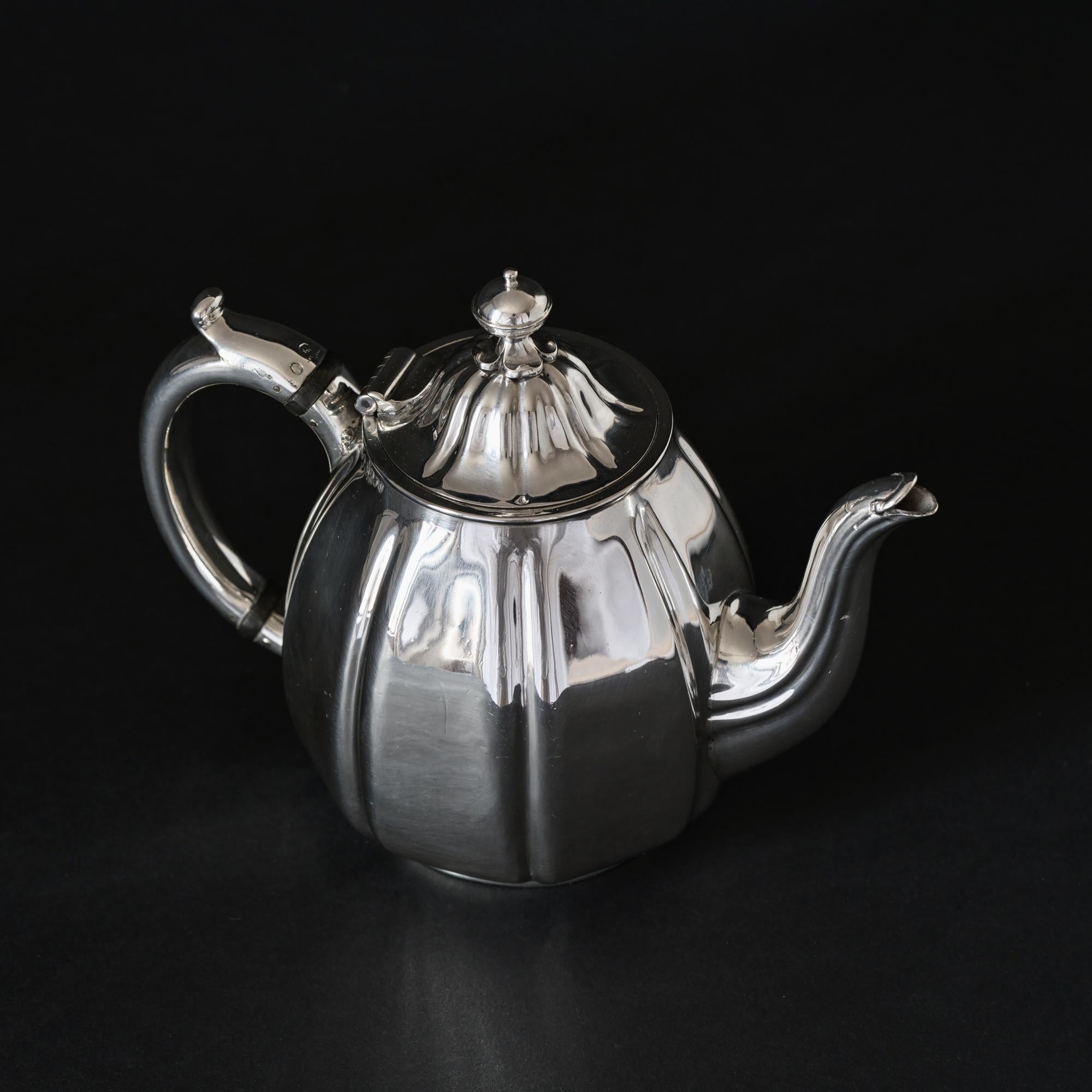 Tetera de plata antigua William IV en Bueno estado para la venta en London, GB