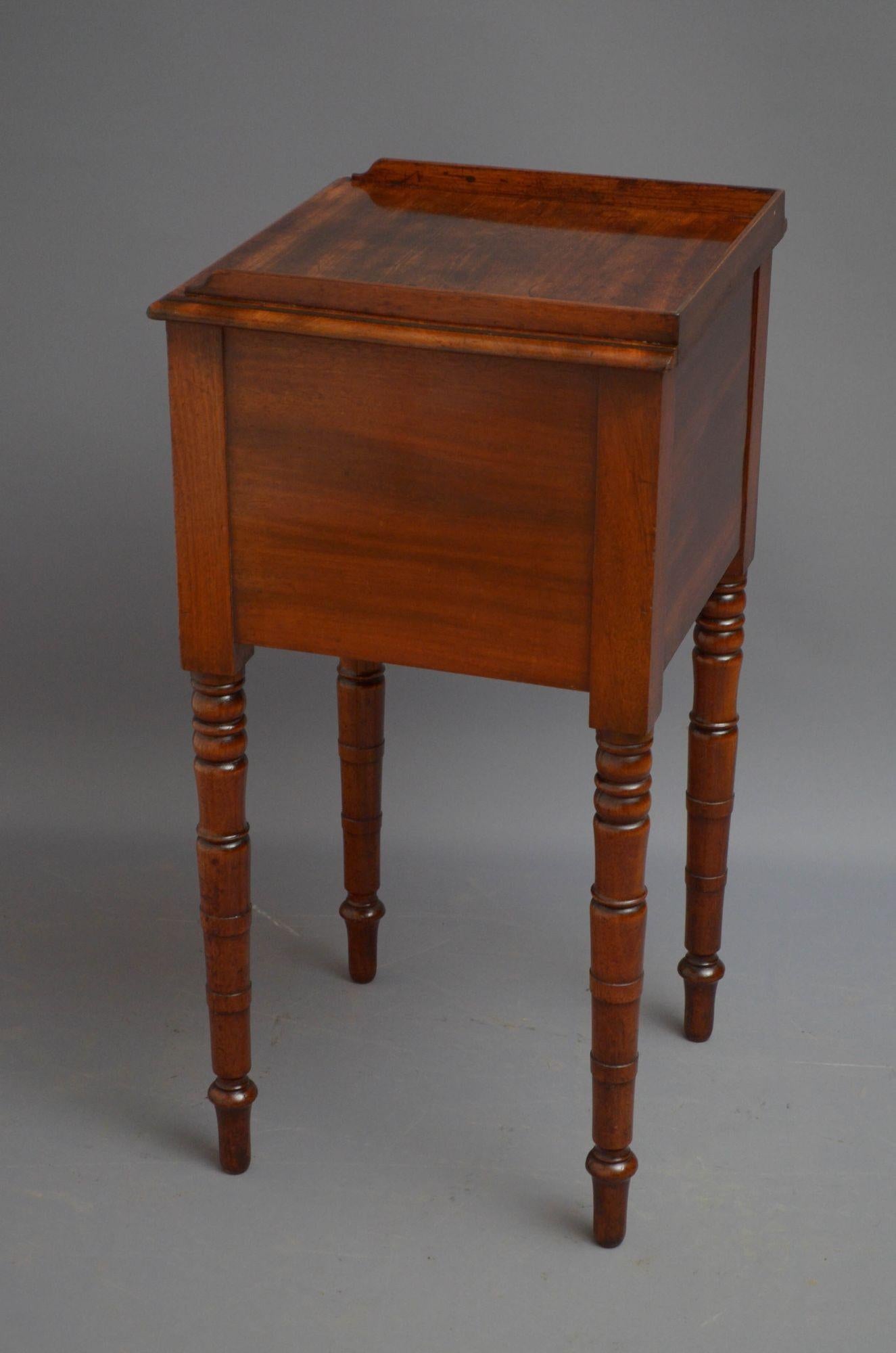 William IV Bedside Cabinet in Mahogany For Sale 3
