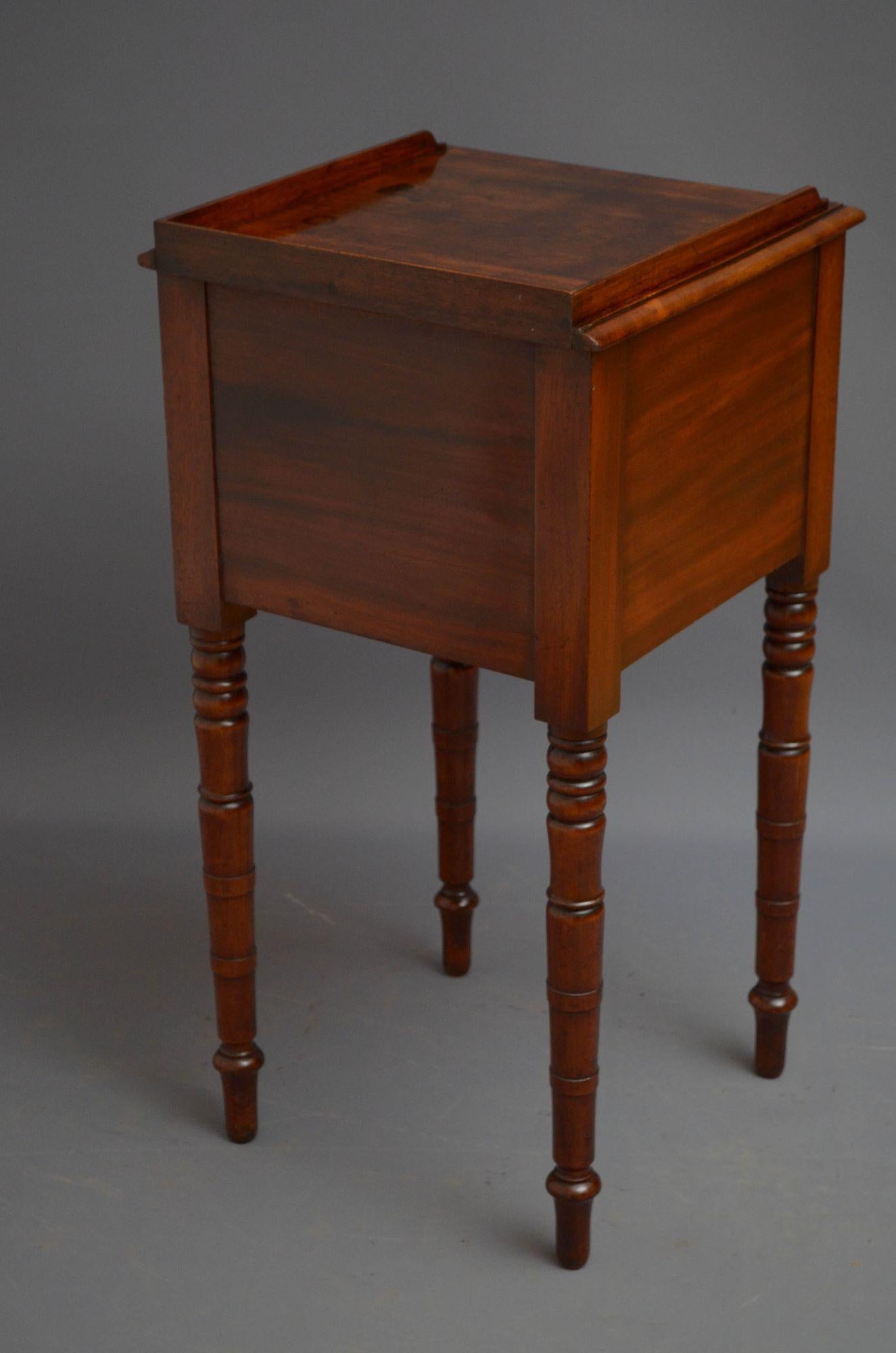 William IV Bedside Cabinet in Mahogany For Sale 4