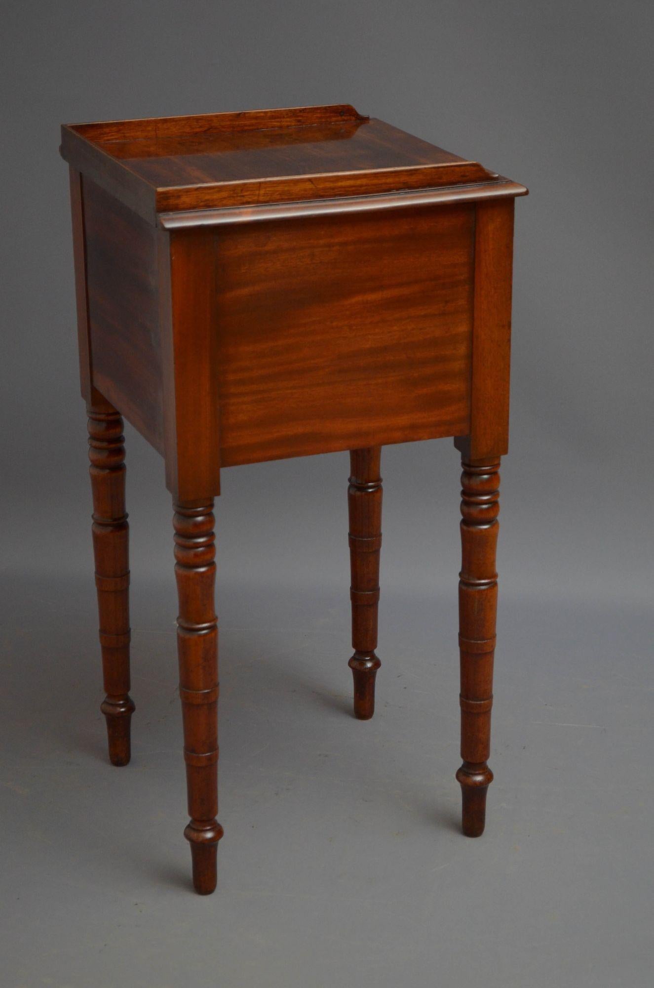 William IV Bedside Cabinet in Mahogany For Sale 5