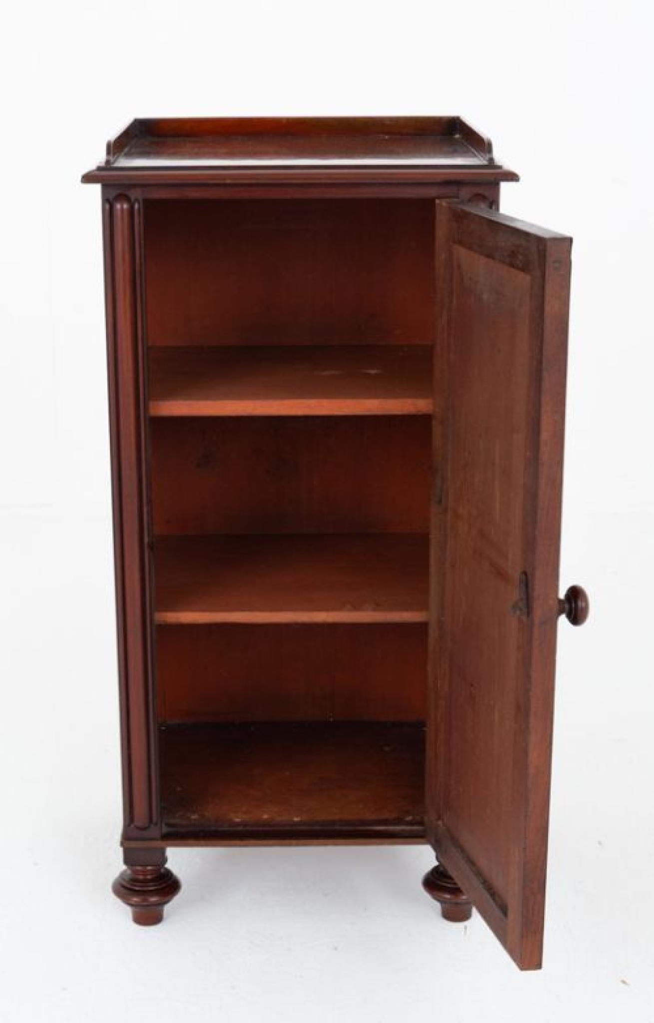 Fine XX secolo Comò di William IV in mogano 19° C.C. in vendita