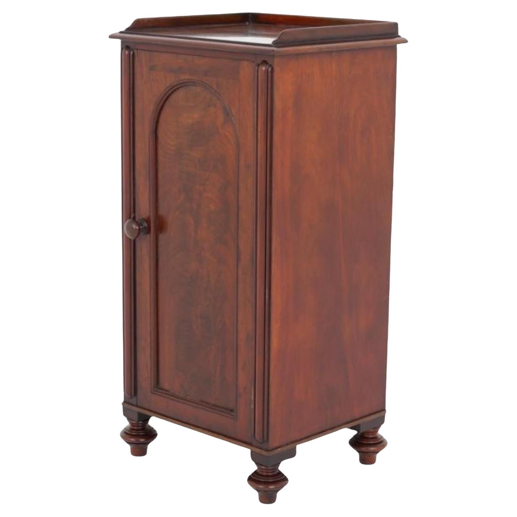 Comò di William IV in mogano 19° C.C. in vendita