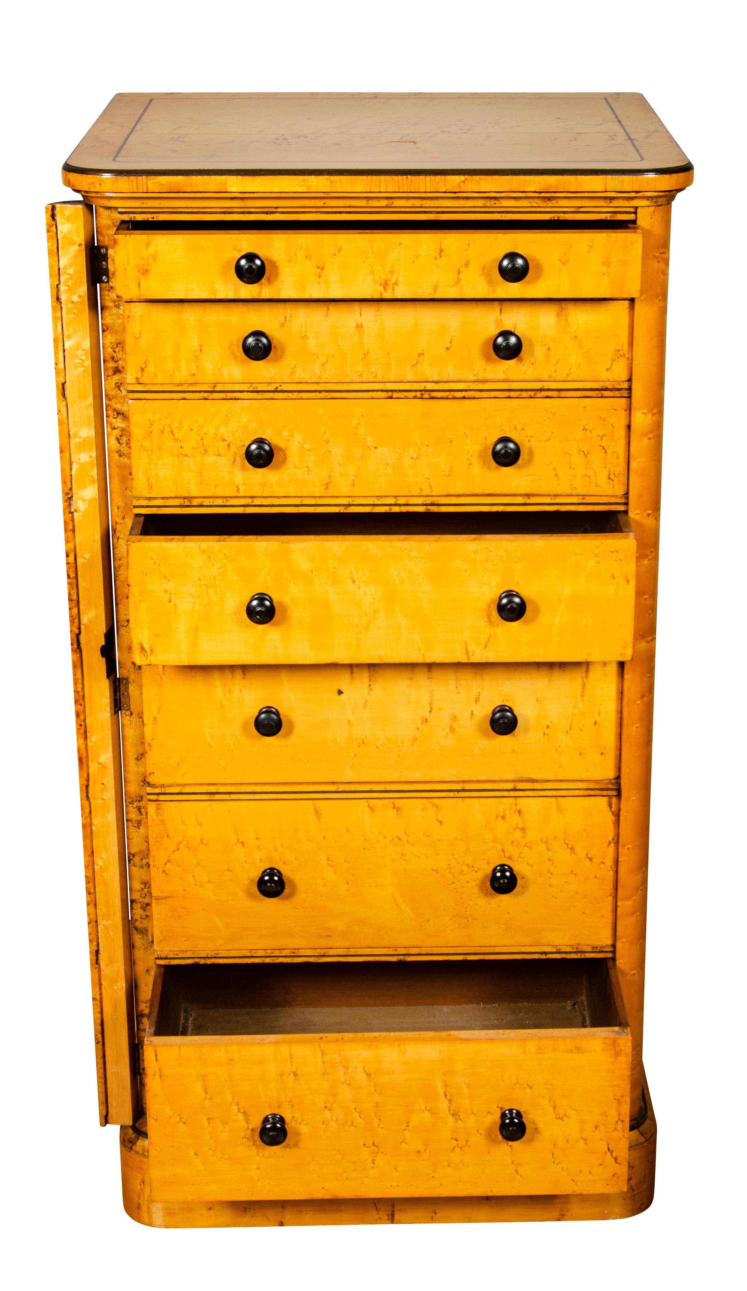 Baúl Wellington de arce ojo de pájaro William IV de Holland & Sons en Bueno estado para la venta en Essex, MA
