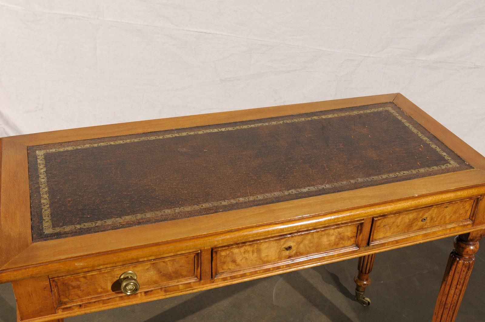 William IV Bird's-Eye Maple Writing Table Desk with Leather Top, circa 1840s In Good Condition In Atlanta, GA