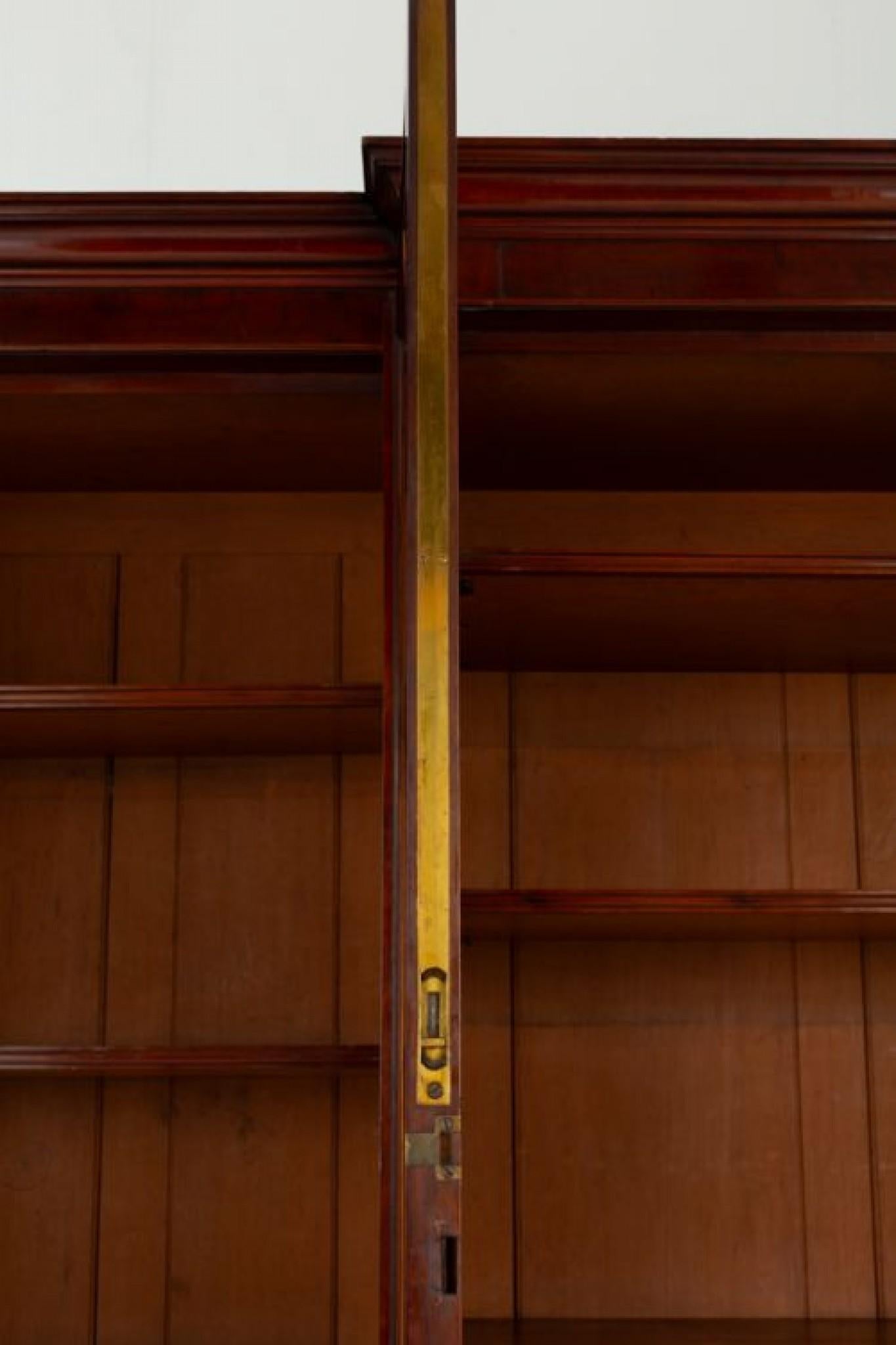 Libreria a due ante in mogano del XIX secolo di William Williams in vendita 3