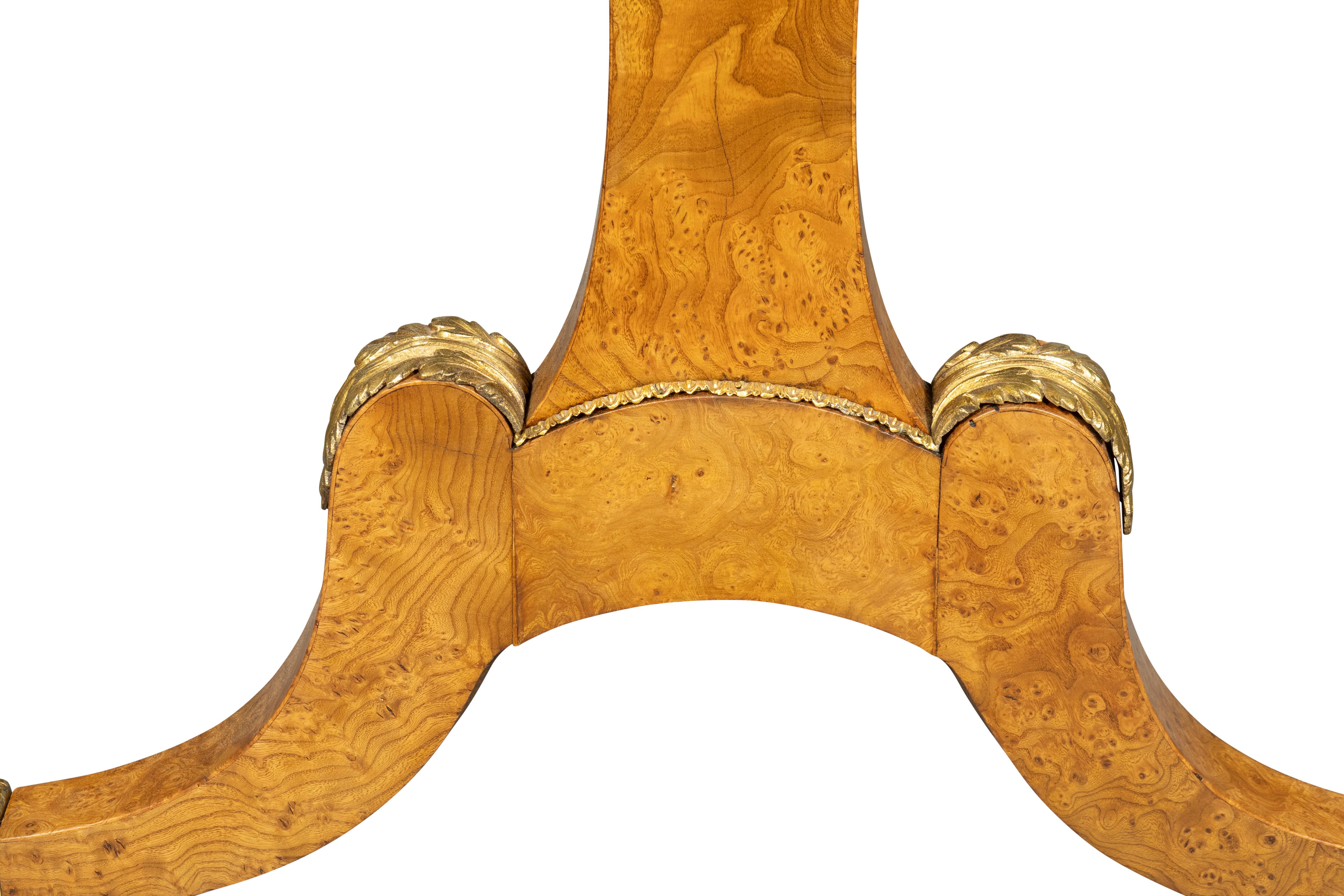 Mesa de escritorio William IV Burl Elm en venta 4
