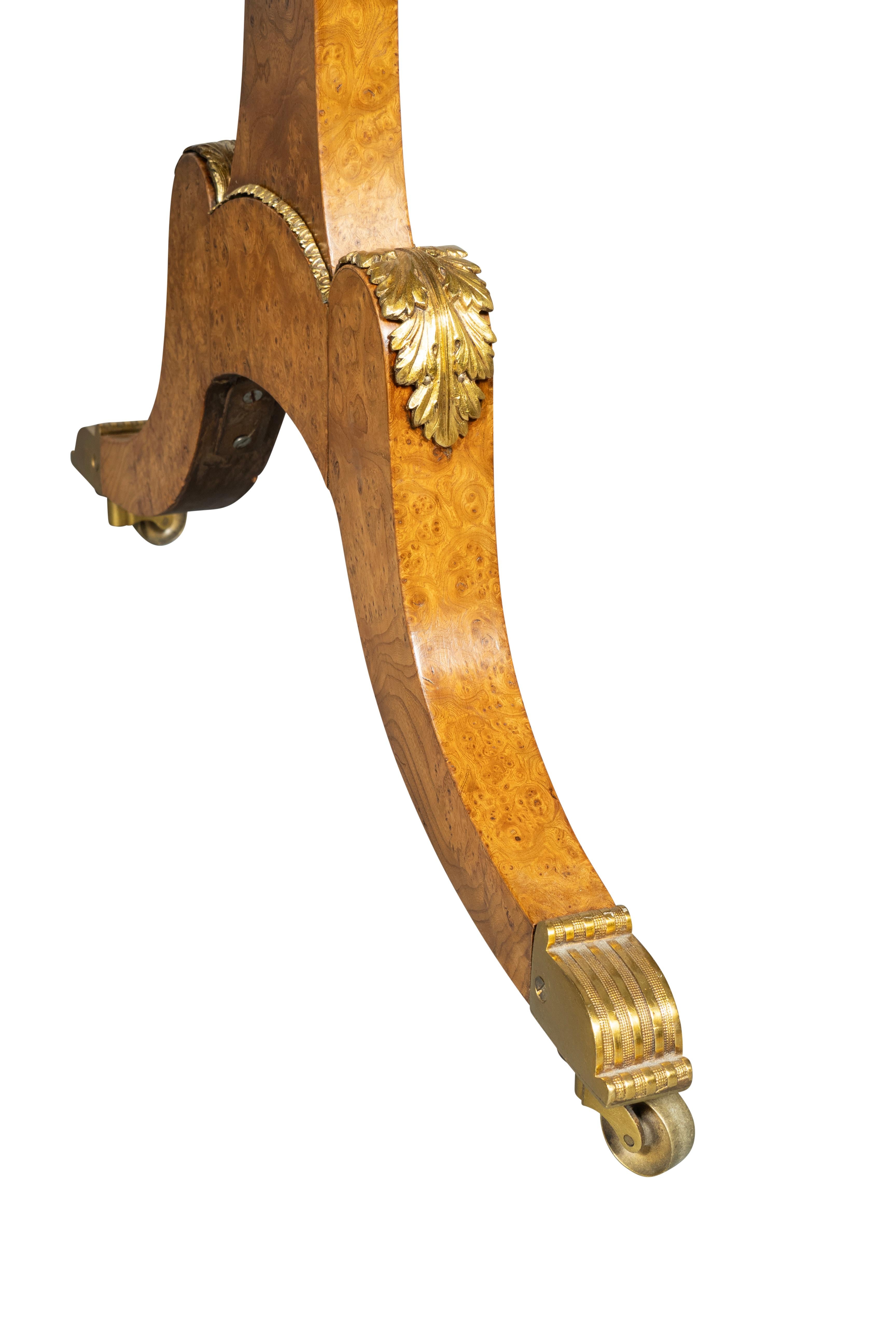 Mesa de escritorio William IV Burl Elm en venta 10