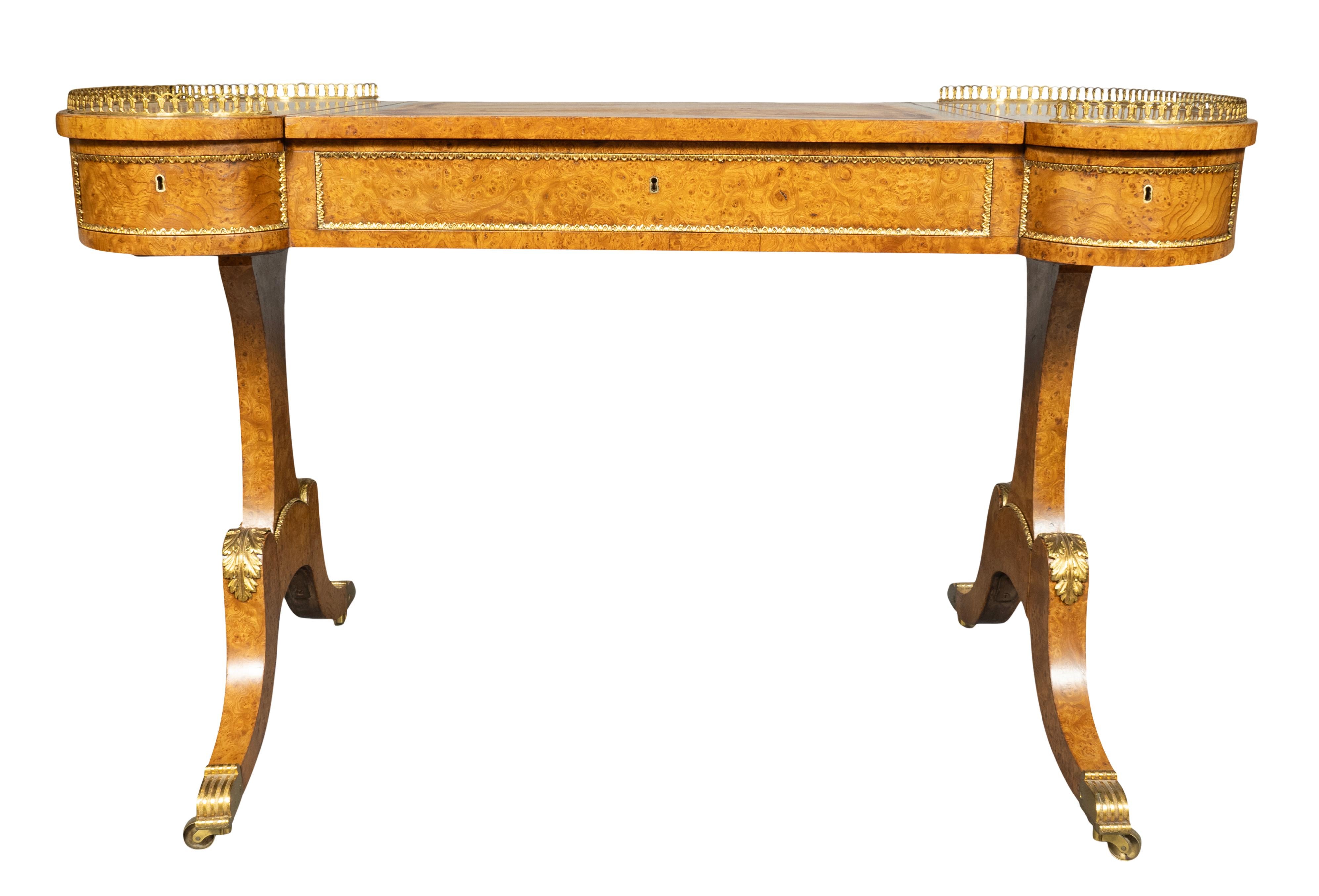Mesa de escritorio William IV Burl Elm en Bueno estado para la venta en Essex, MA
