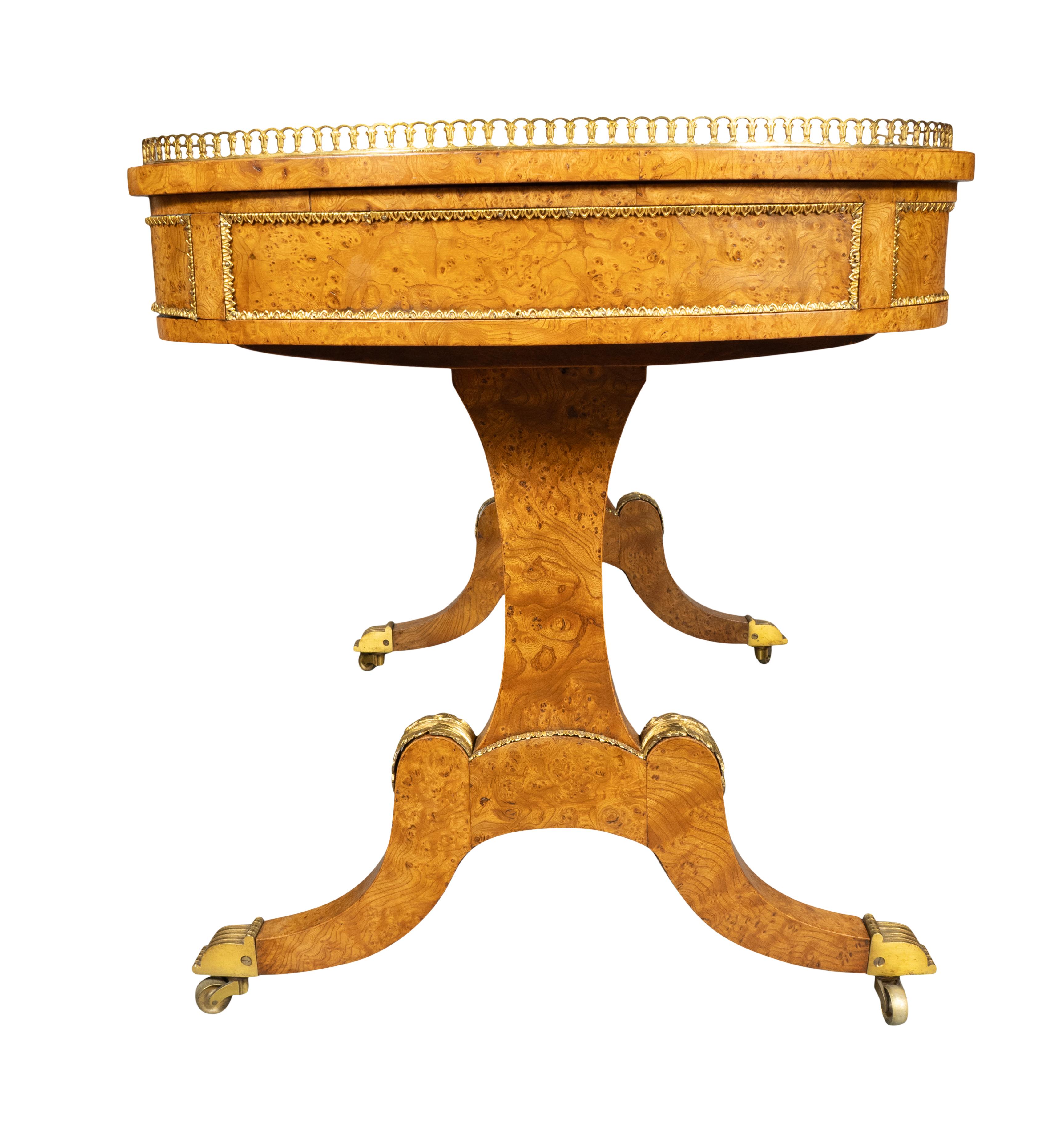 Mesa de escritorio William IV Burl Elm principios del siglo XIX en venta