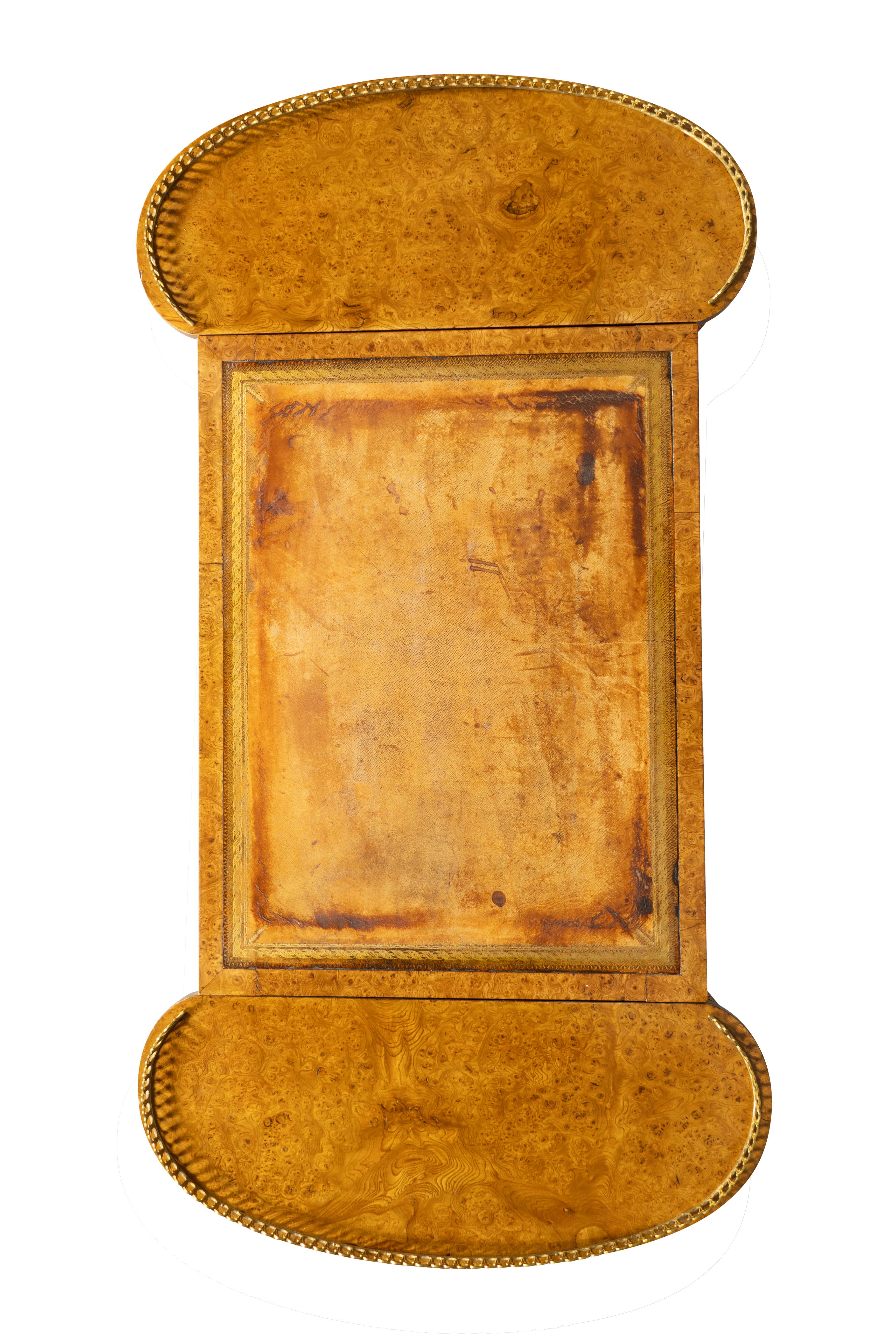 Mesa de escritorio William IV Burl Elm en venta 2