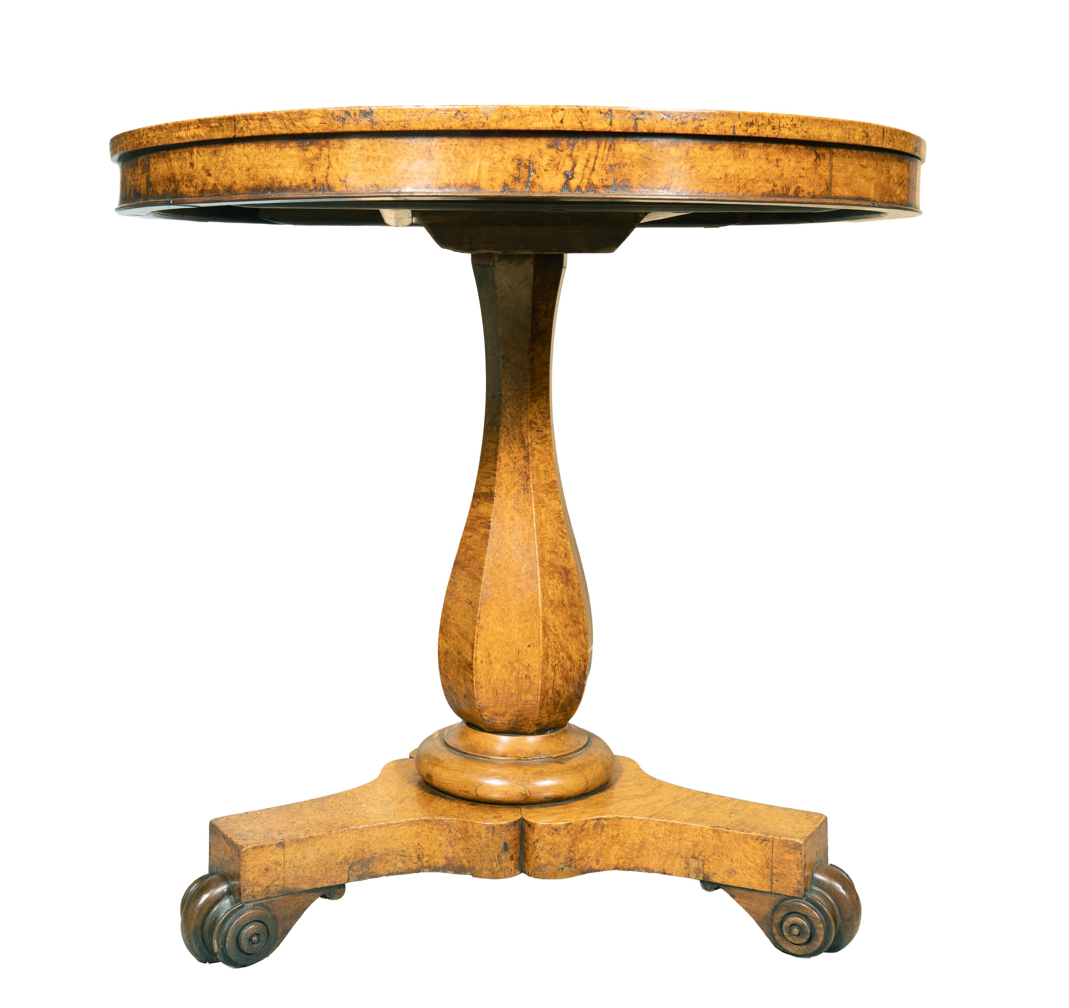 Ébène Table centrale en loupe d'orme et ébène William IV en vente