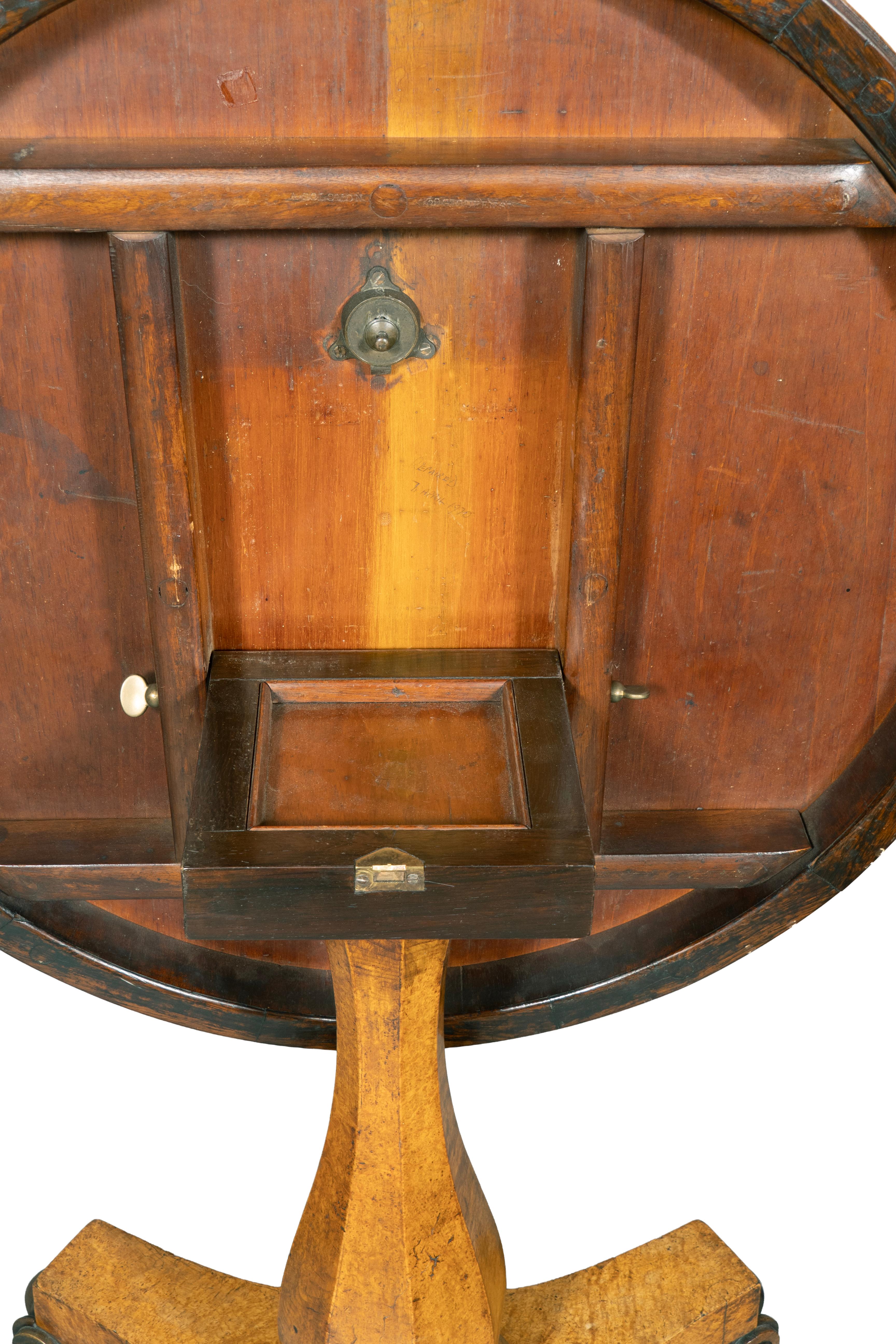 Table centrale en loupe d'orme et ébène William IV en vente 2